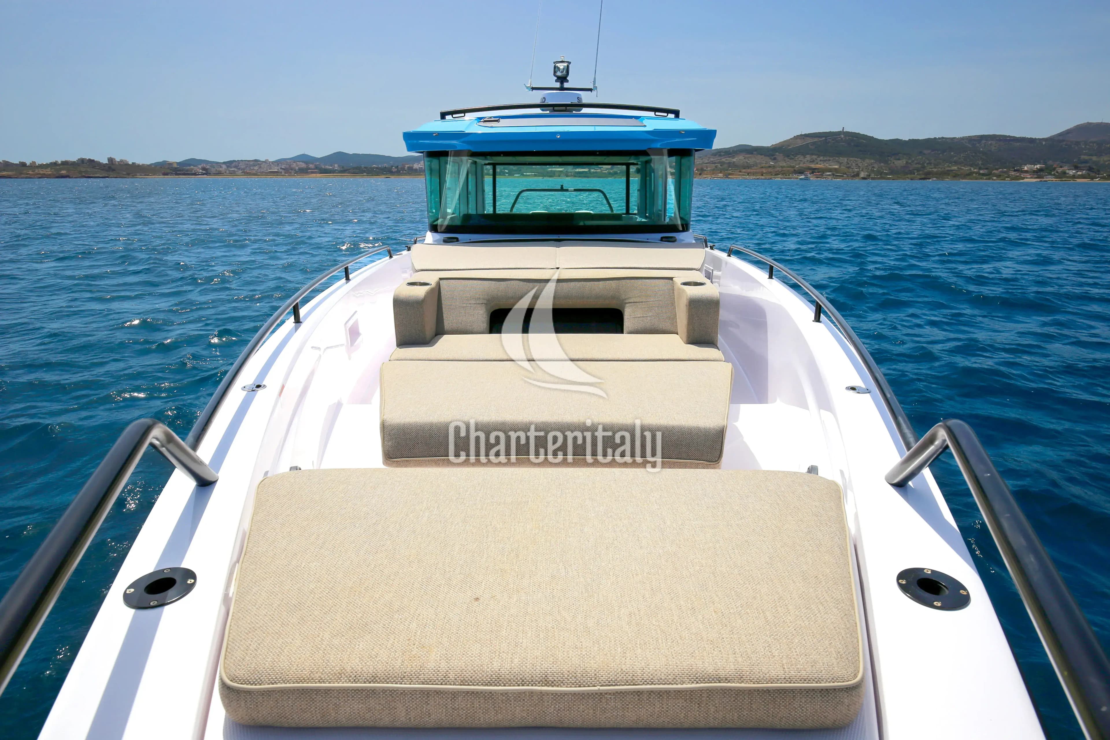 Axopar 37 XC Cross Cabin - VIDA - 9
