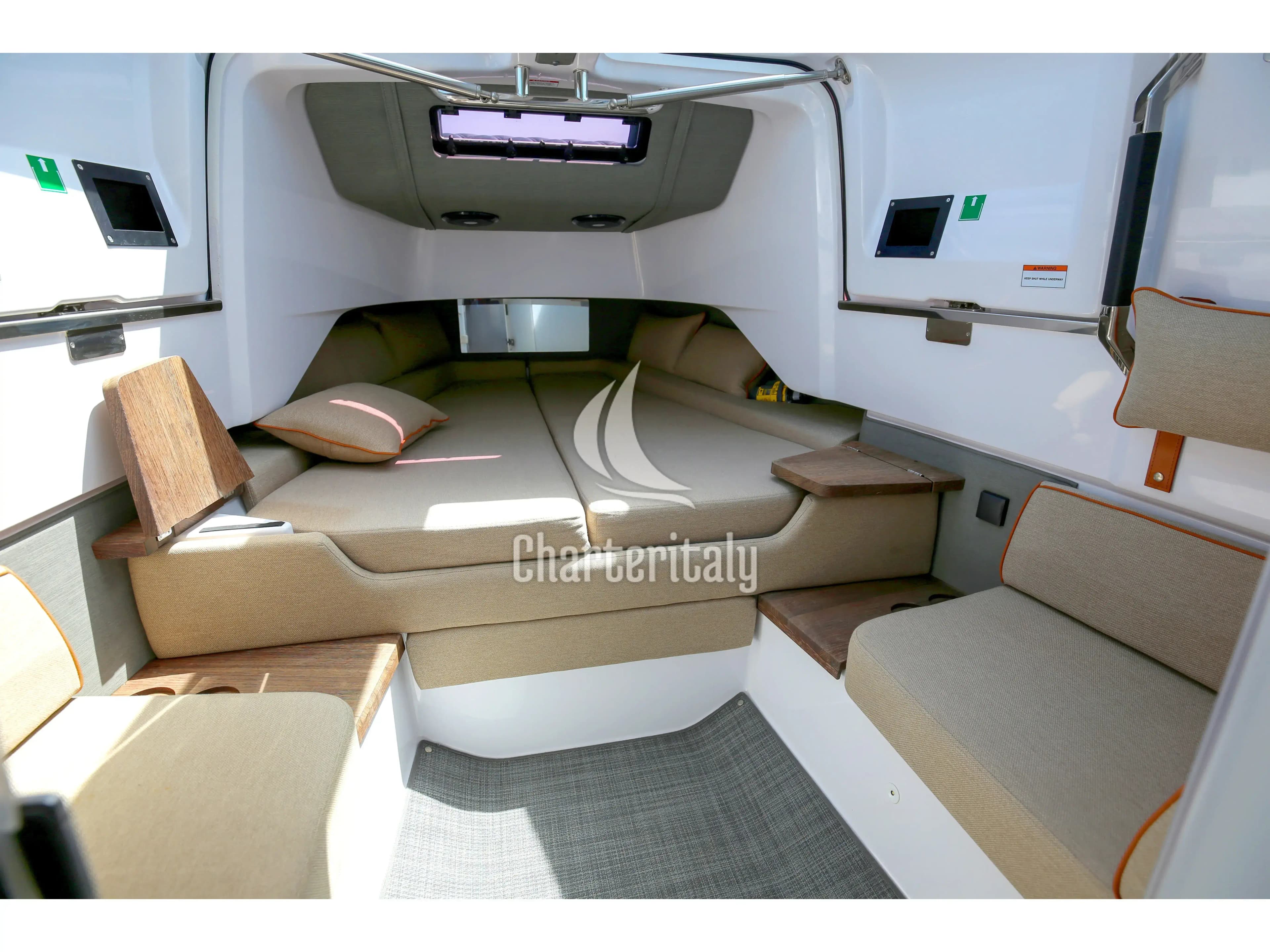 Axopar 37 XC Cross Cabin - VIDA - 6