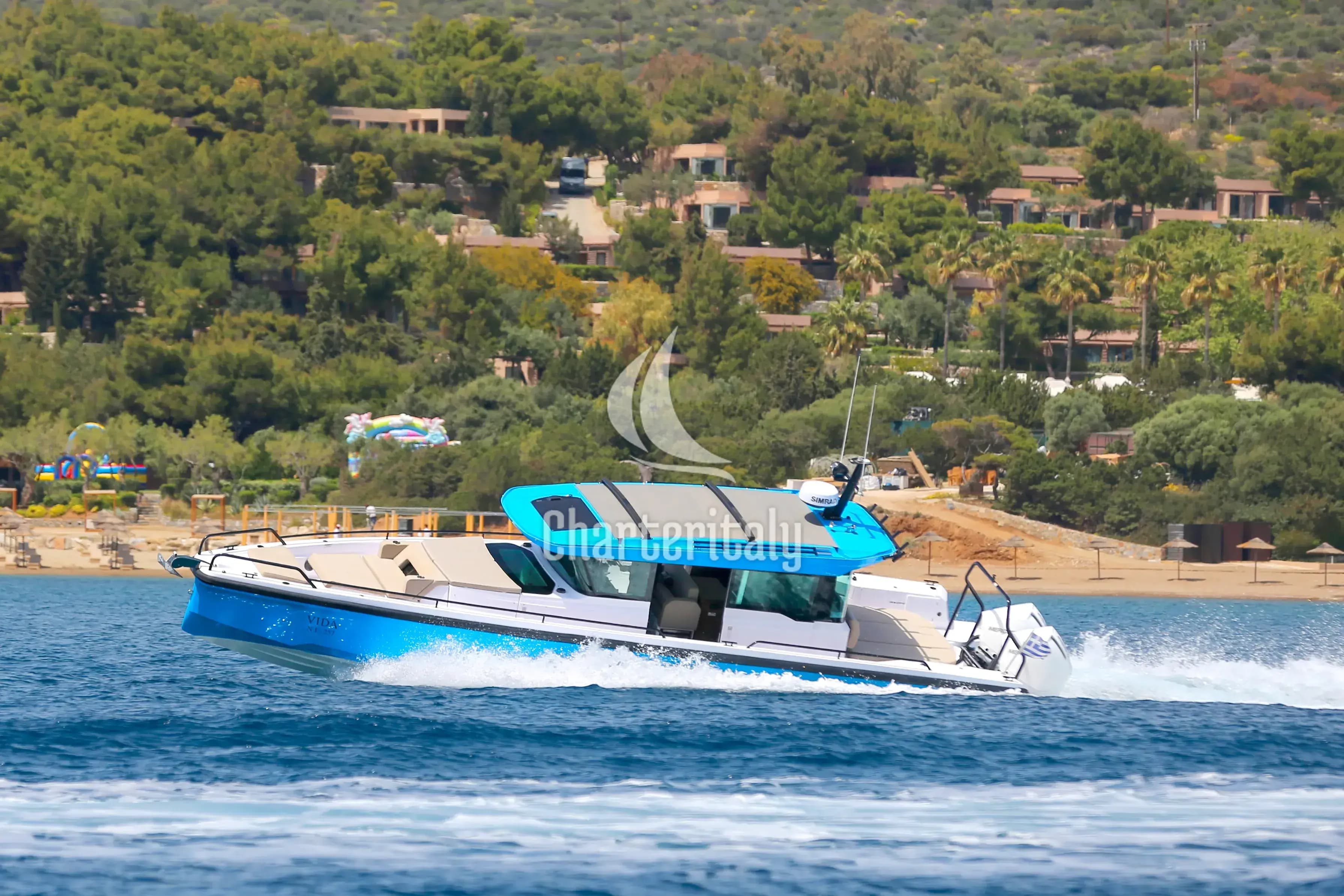 Axopar 37 XC Cross Cabin - VIDA - 11