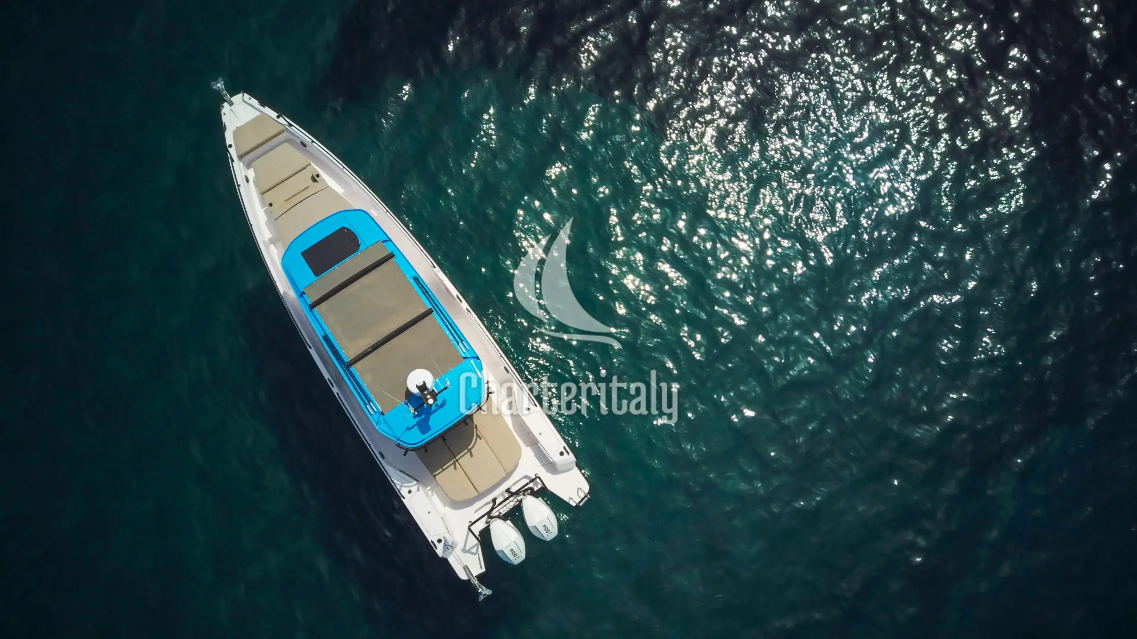 Axopar 37 XC Cross Cabin - VIDA - 14