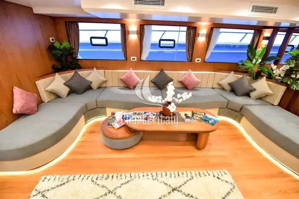 Luxury Motor Yacht - Comfort cabin upper deck 4 - 11