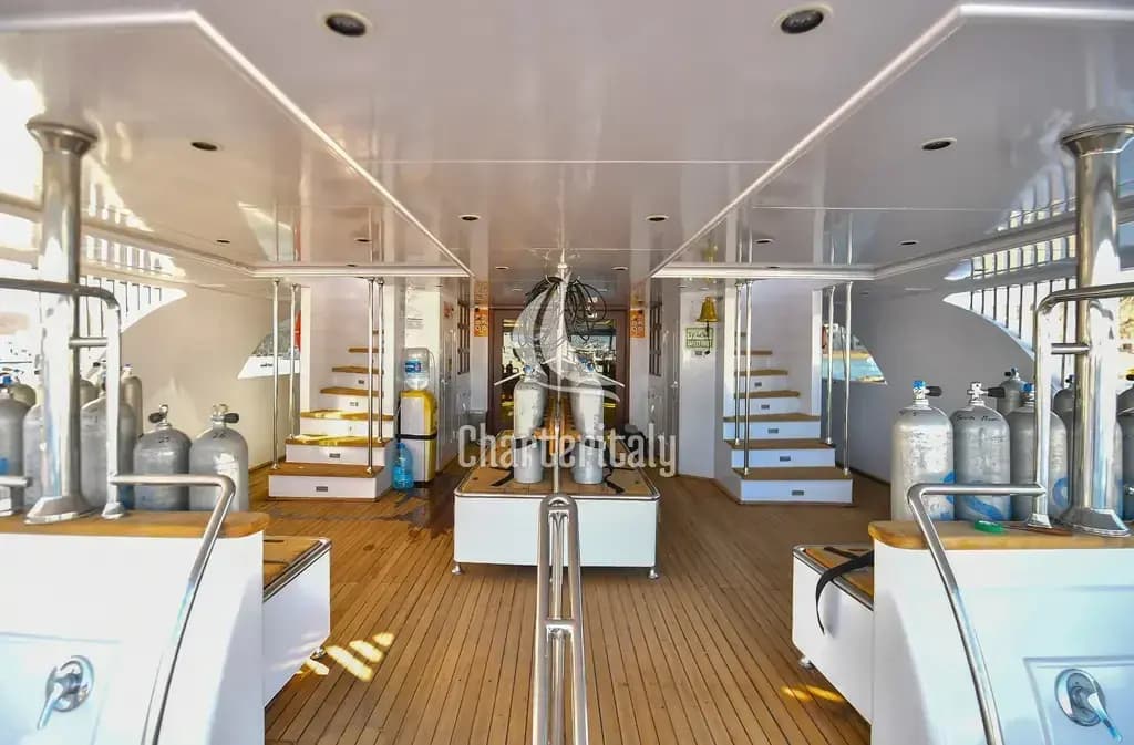 Luxury Motor Yacht - Comfort cabin upper deck 4 - 13