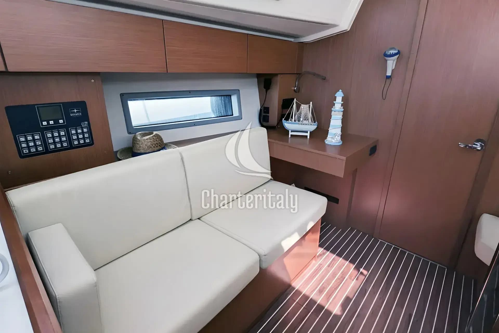 Bavaria C42 - Blue Eyes - 10