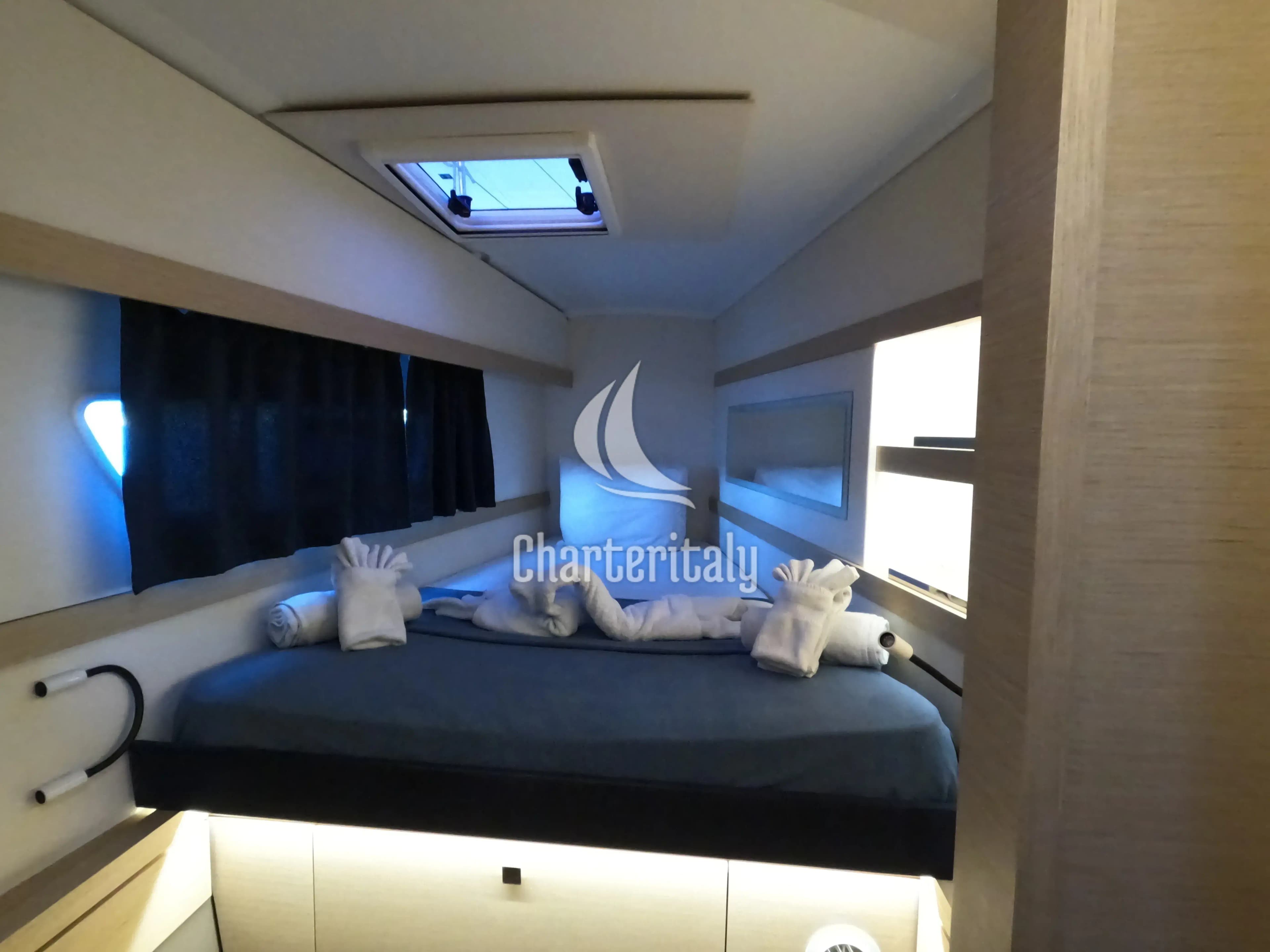 Lucia 40 - Island Life - 5