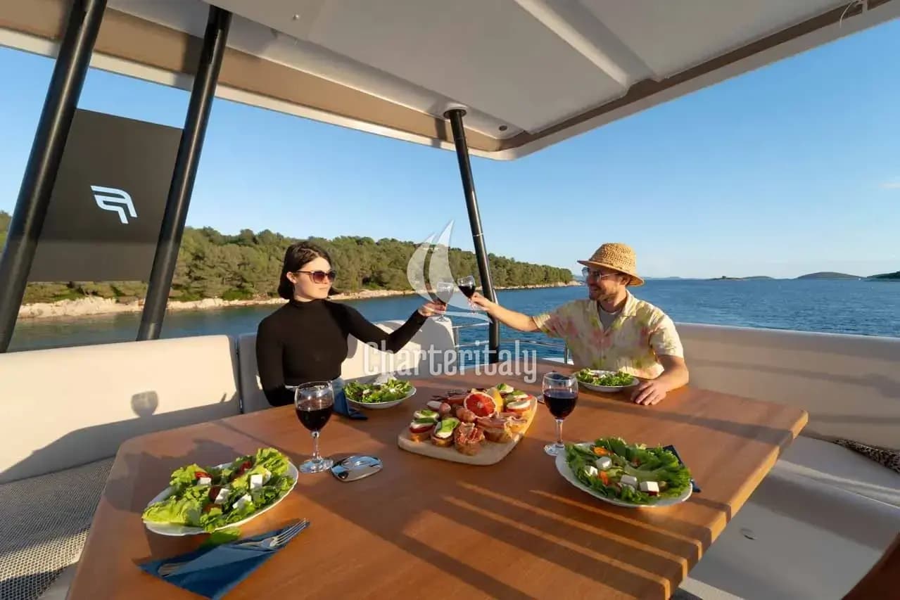 Fountaine Pajot MY6 - Family 2.0 - 17