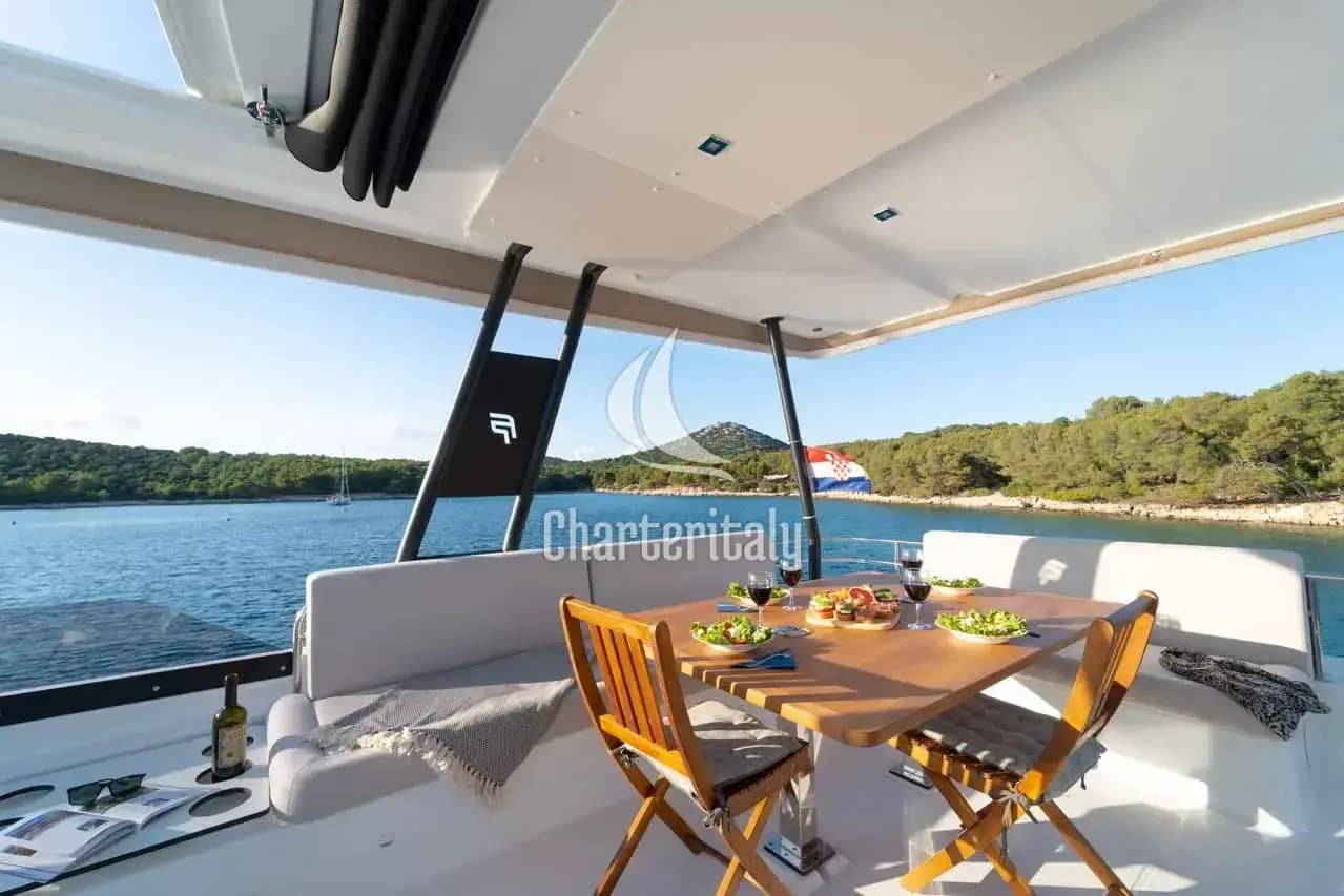 Fountaine Pajot MY6 - Family 2.0 - 20