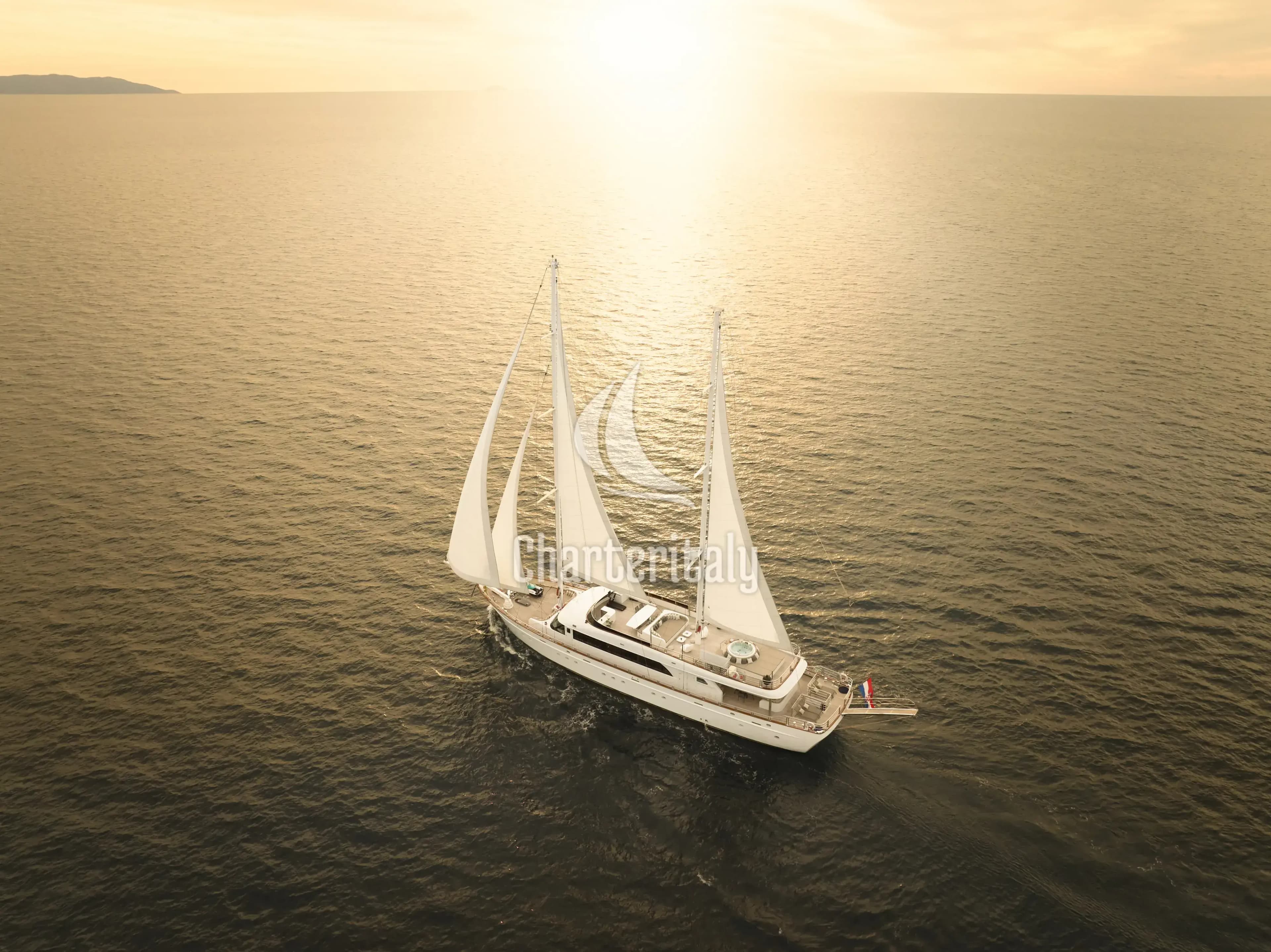 Motoryacht - Love Story - 18