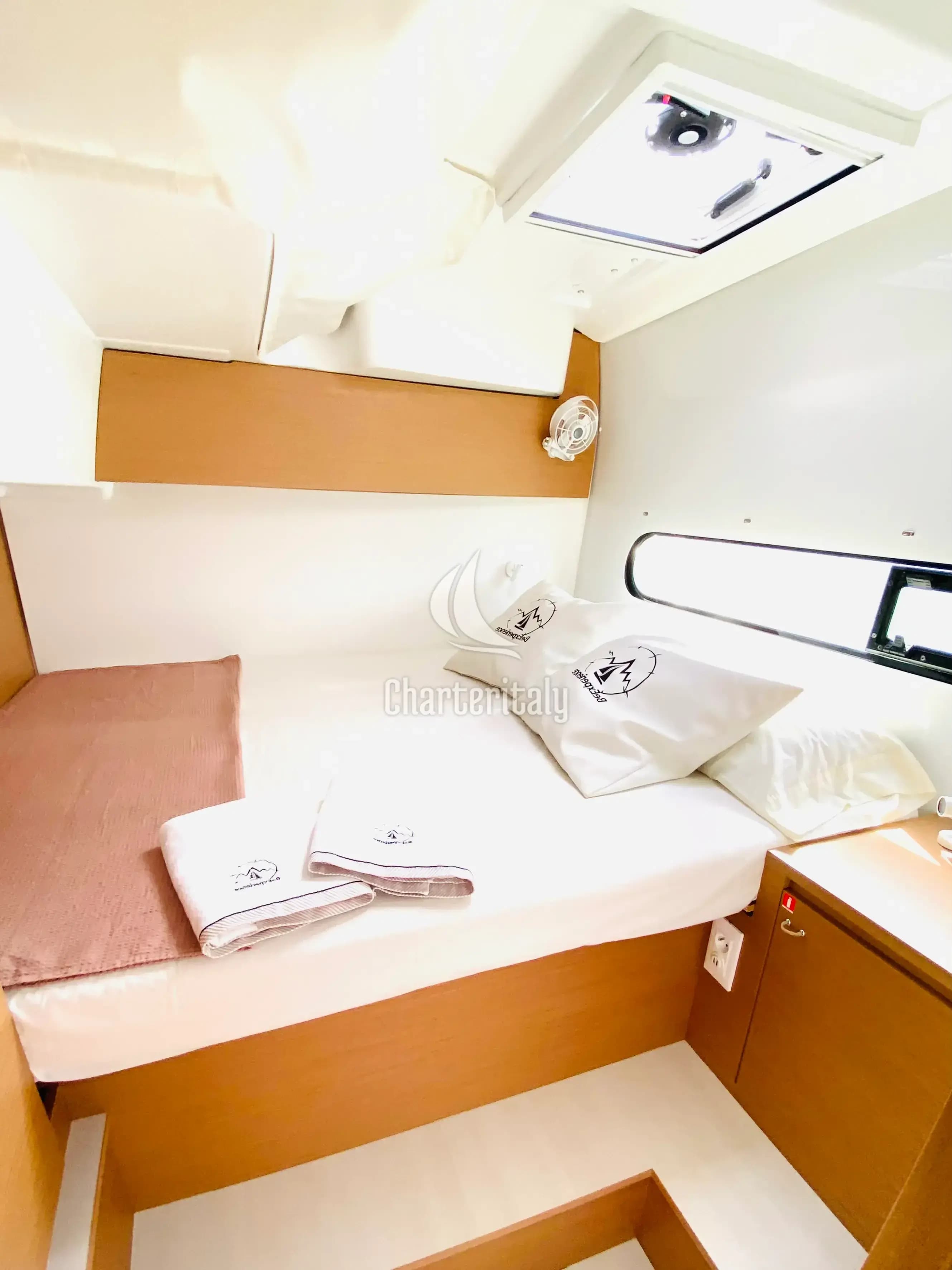 Excess 11 - MOANA Denia BAREBOAT - 36