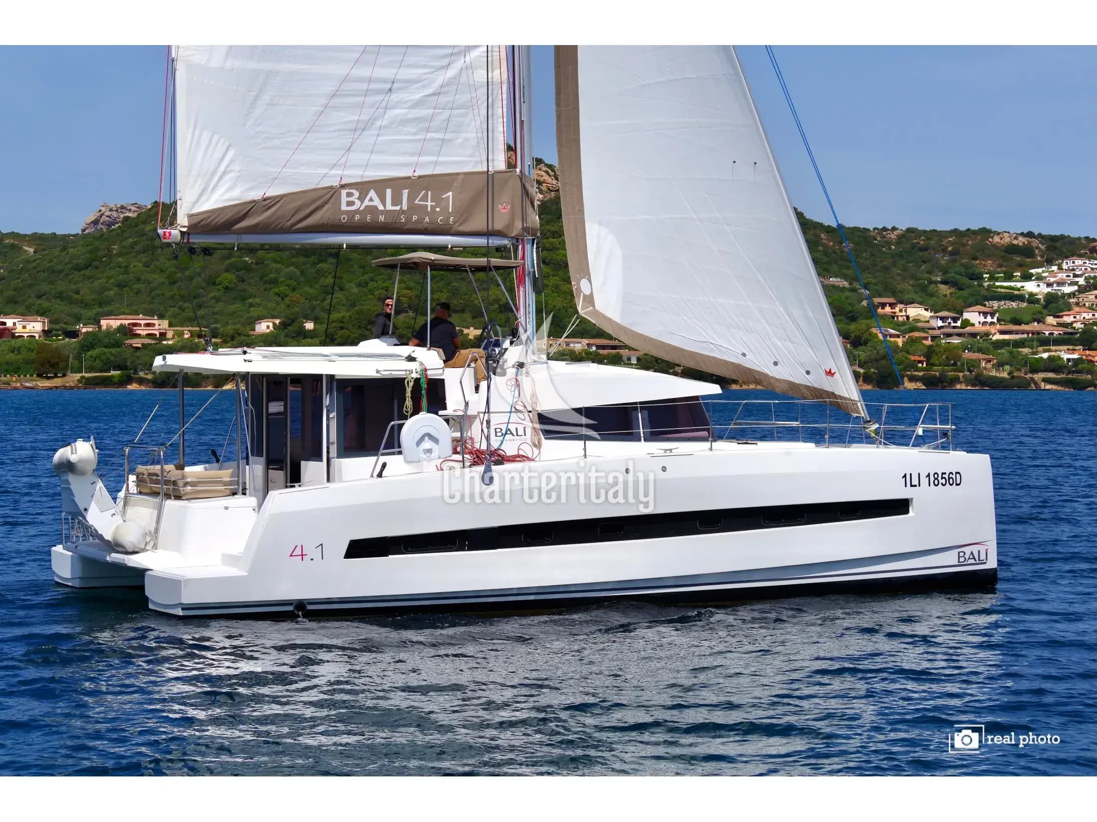 Bali 4.1 - Alba - Water maker, Solar Panel - 1