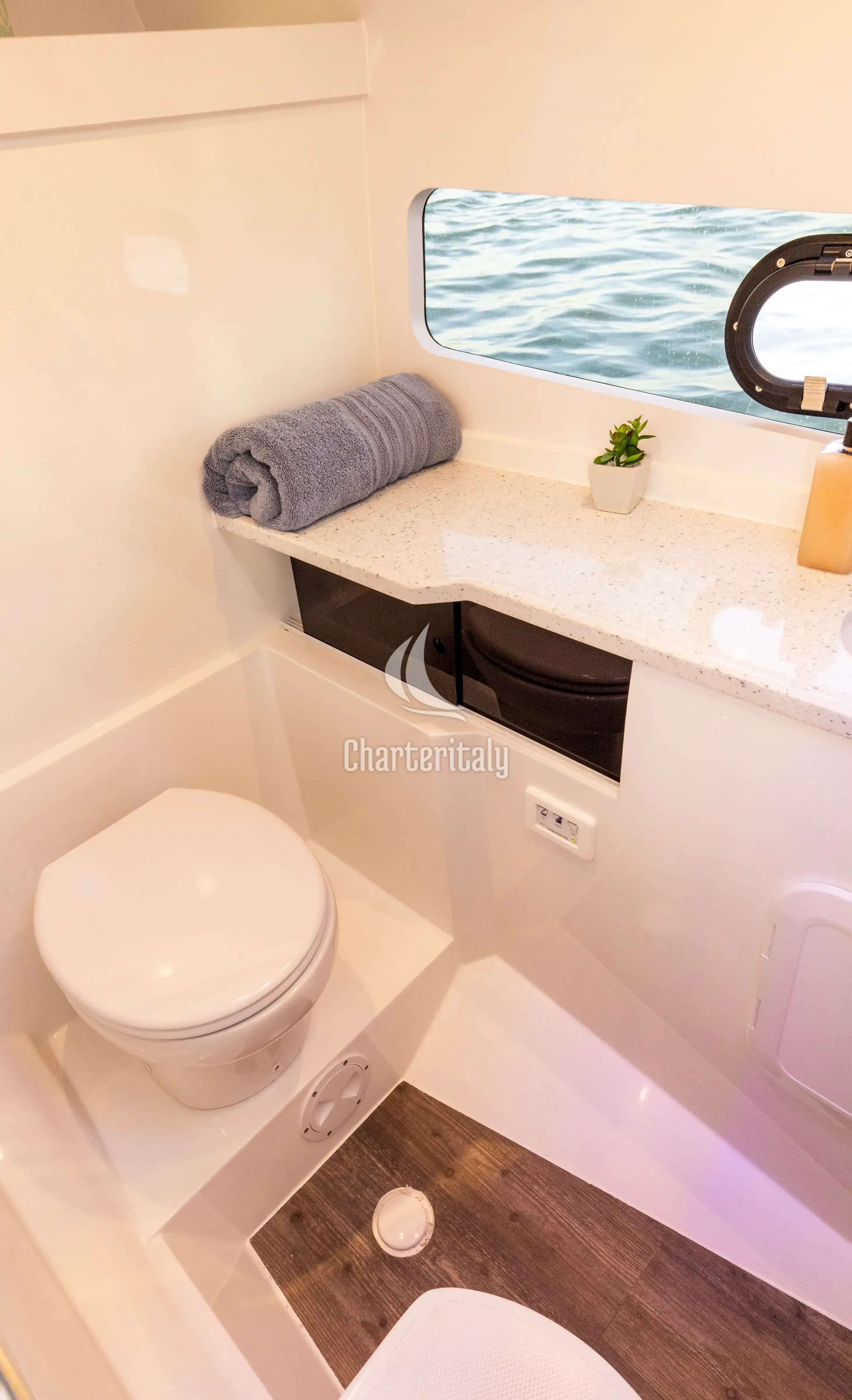 Aquila 32 Sport - BATCAT - 10