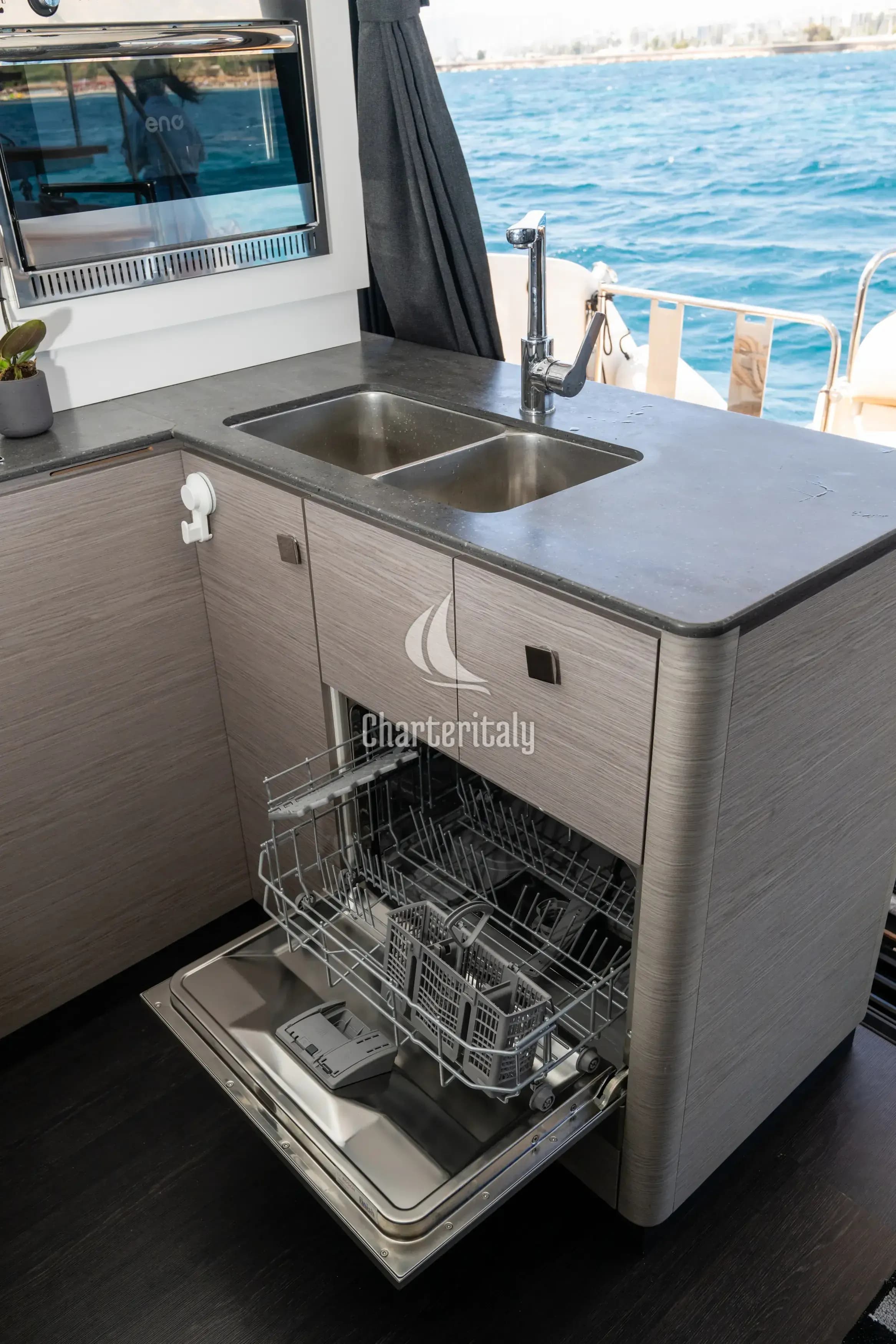 Fountaine Pajot MY6 - Emy 6 - 13