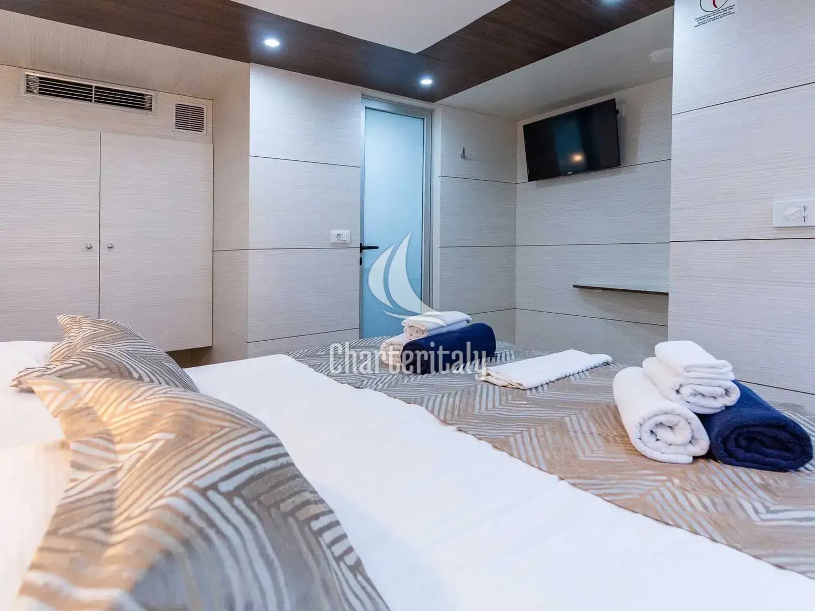 Power Catamaran - MB Adriatic Queen - 12
