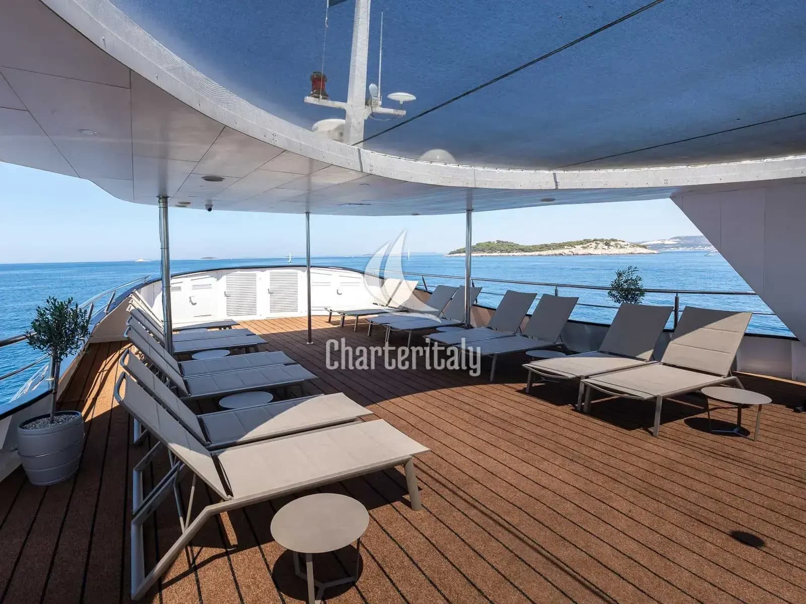Power Catamaran - MB Adriatic Queen - 4