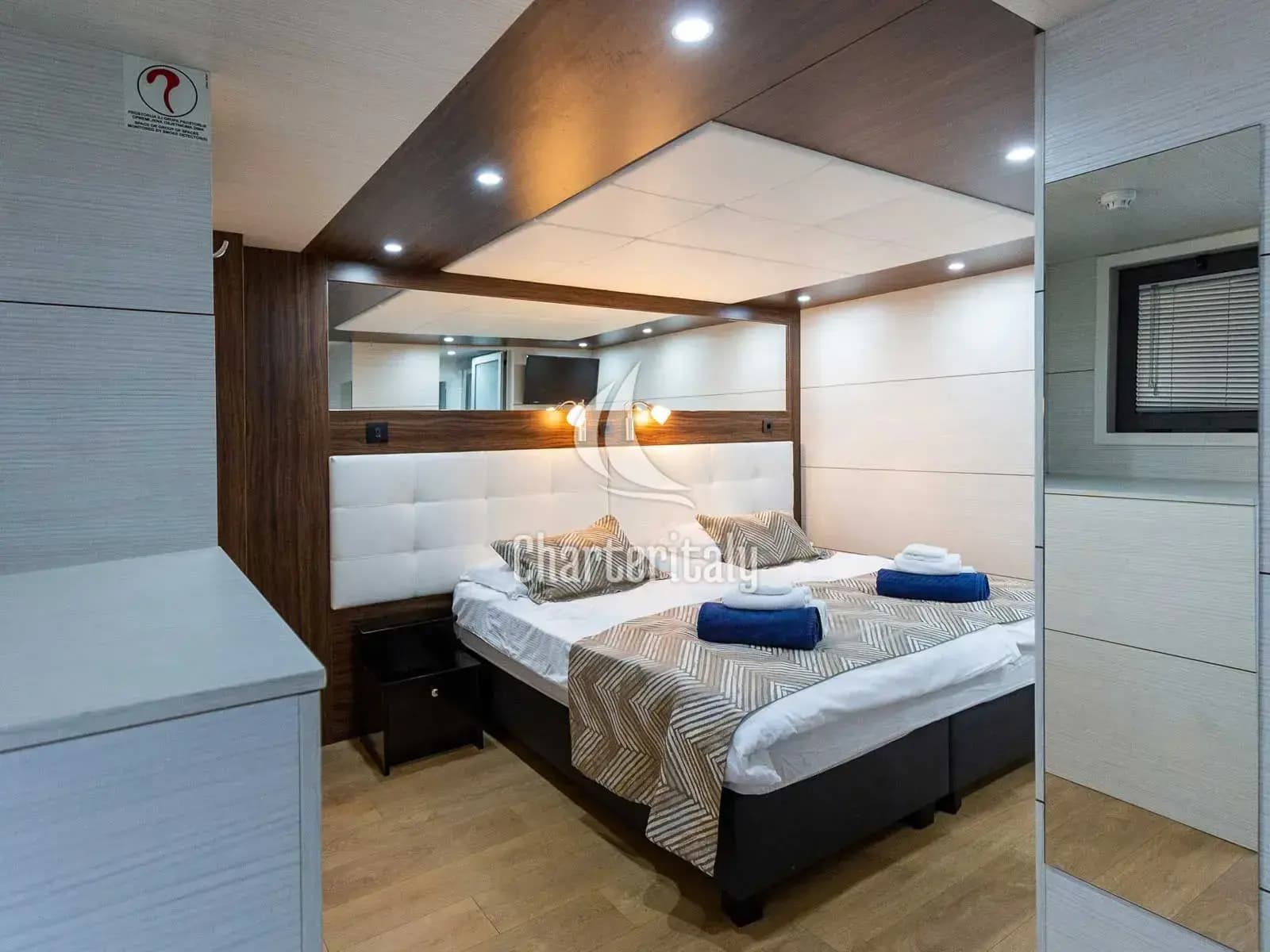 Power Catamaran - MB Adriatic Queen - 17