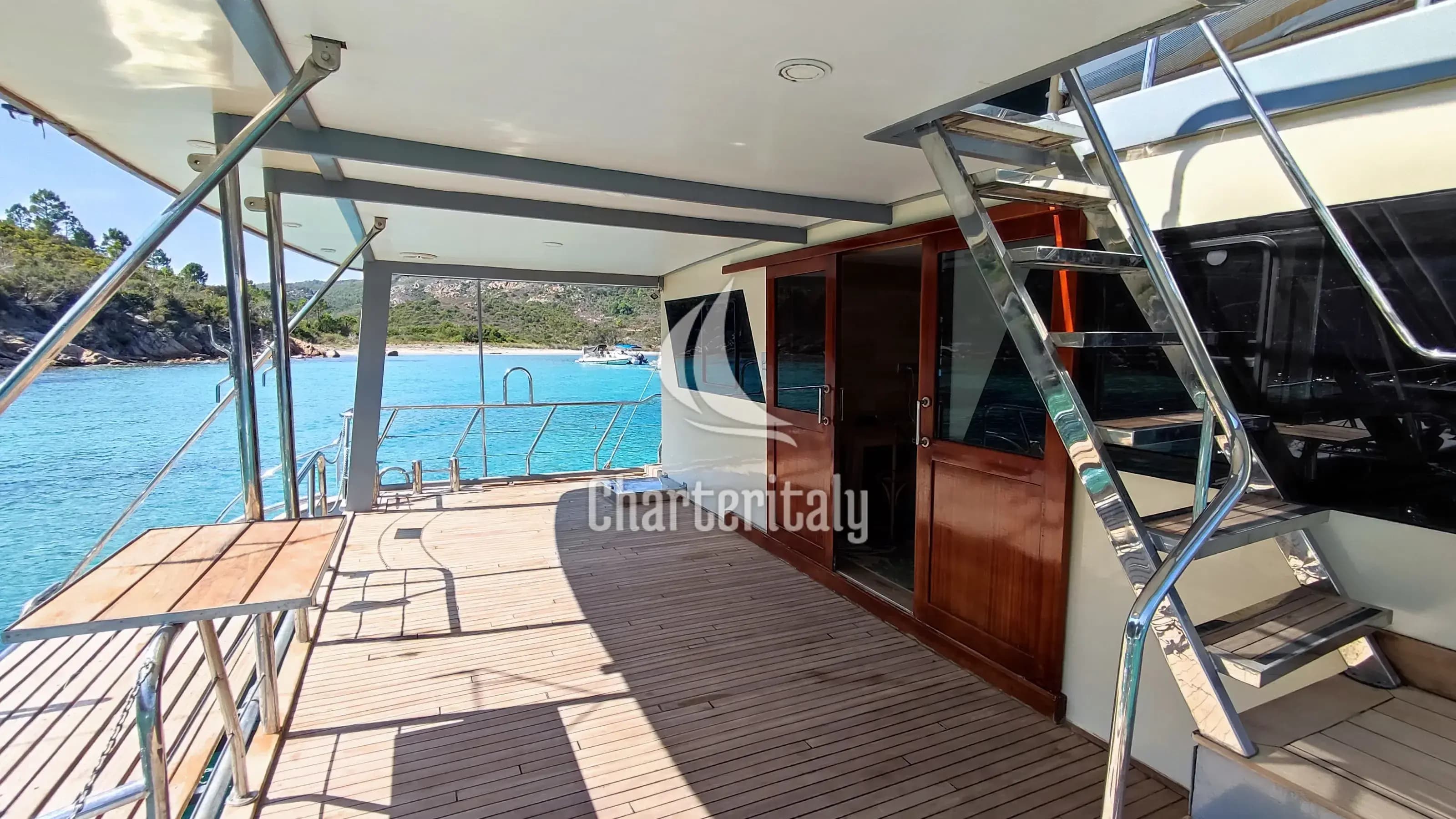 Catamaran - Gold Wind - 2