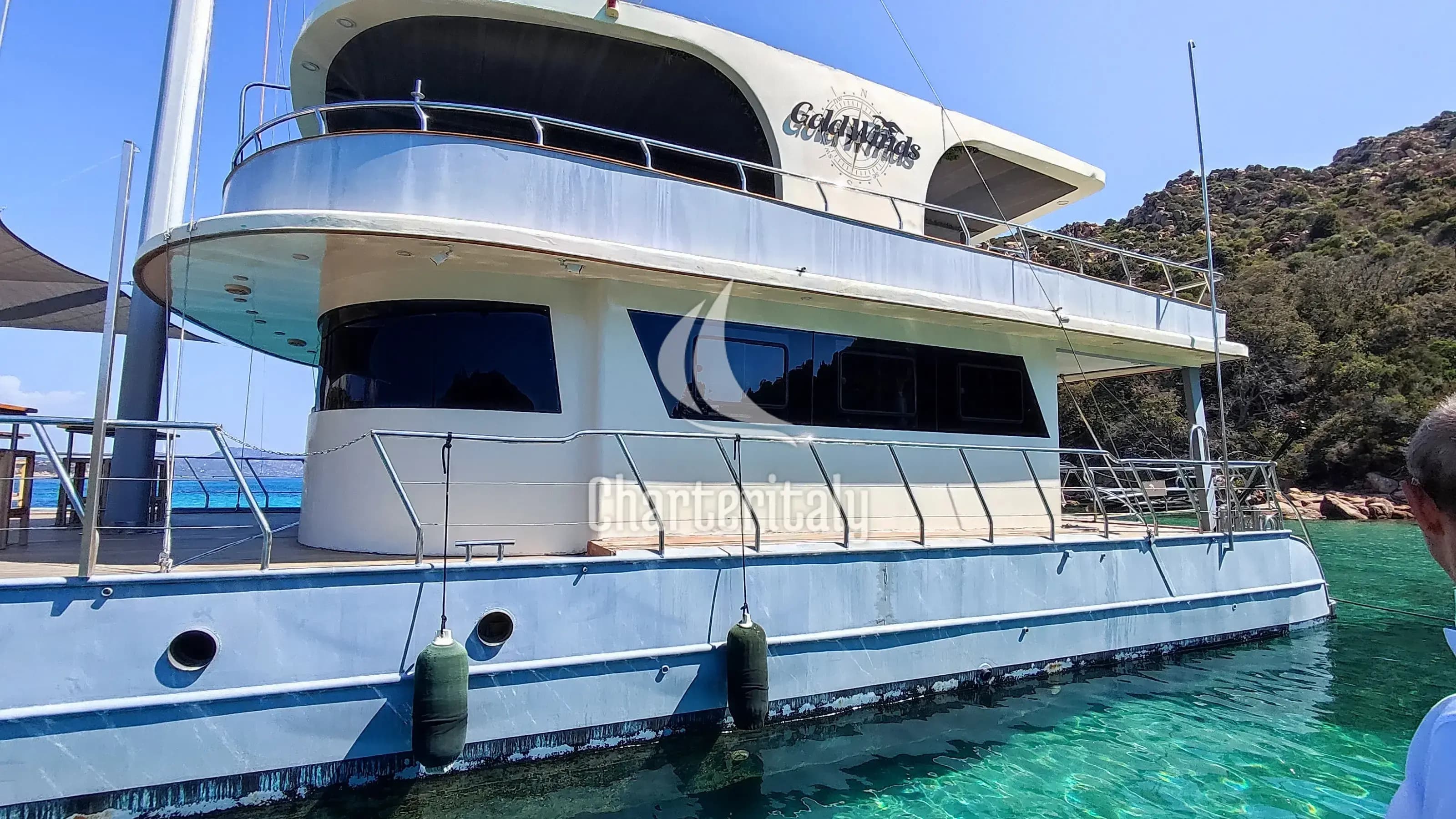 Catamaran - Gold Wind - 20