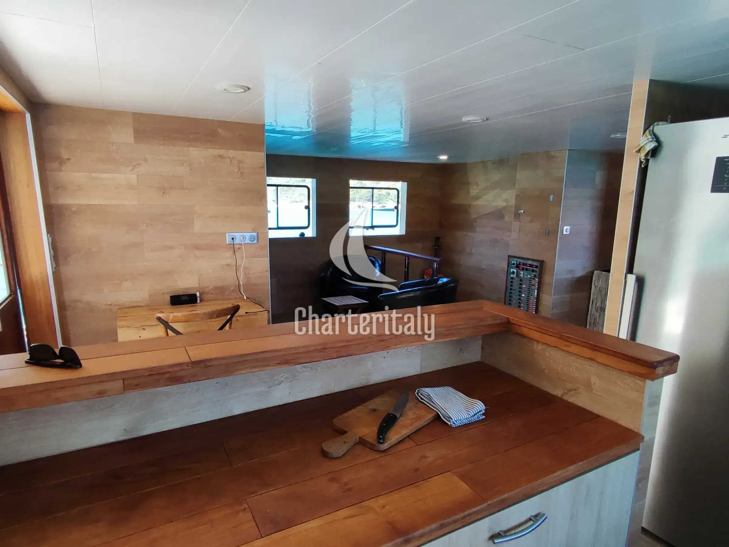 Catamaran - Gold Wind - 11