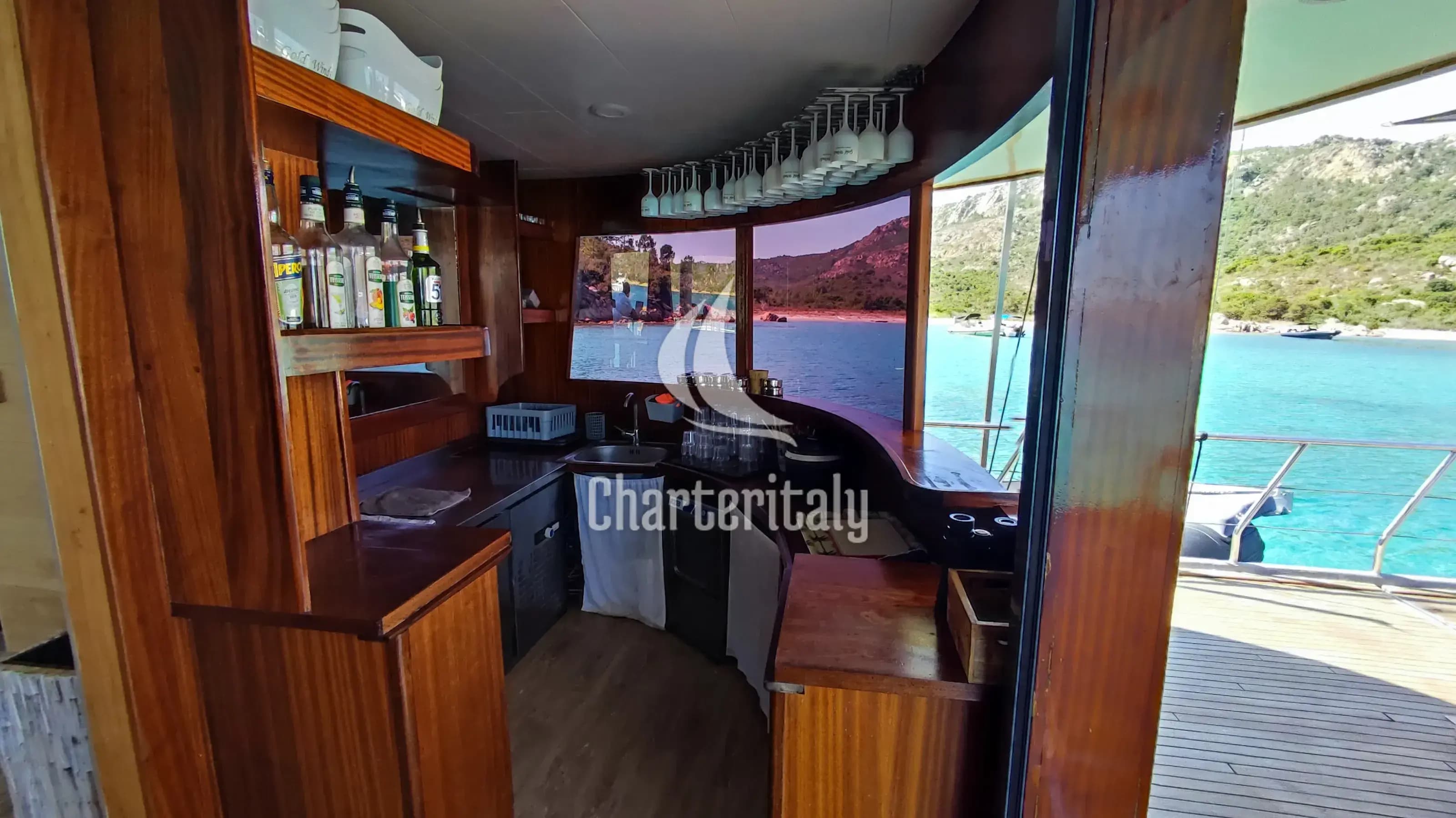 Catamaran - Gold Wind - 4