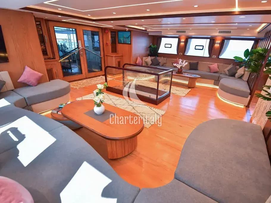 Luxury Motor Yacht - Twin bed cabin lower deck 1 - 22