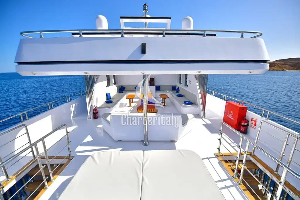 Luxury Motor Yacht - Twin bed cabin lower deck 1 - 16