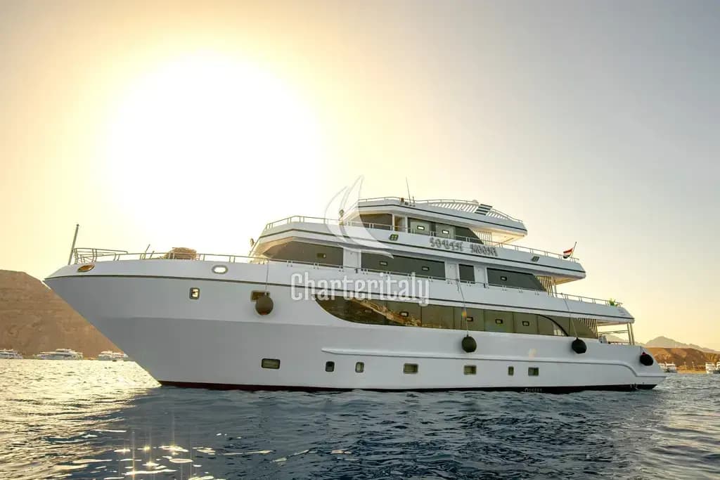 Luxury Motor Yacht - Twin bed cabin lower deck 1 - 14