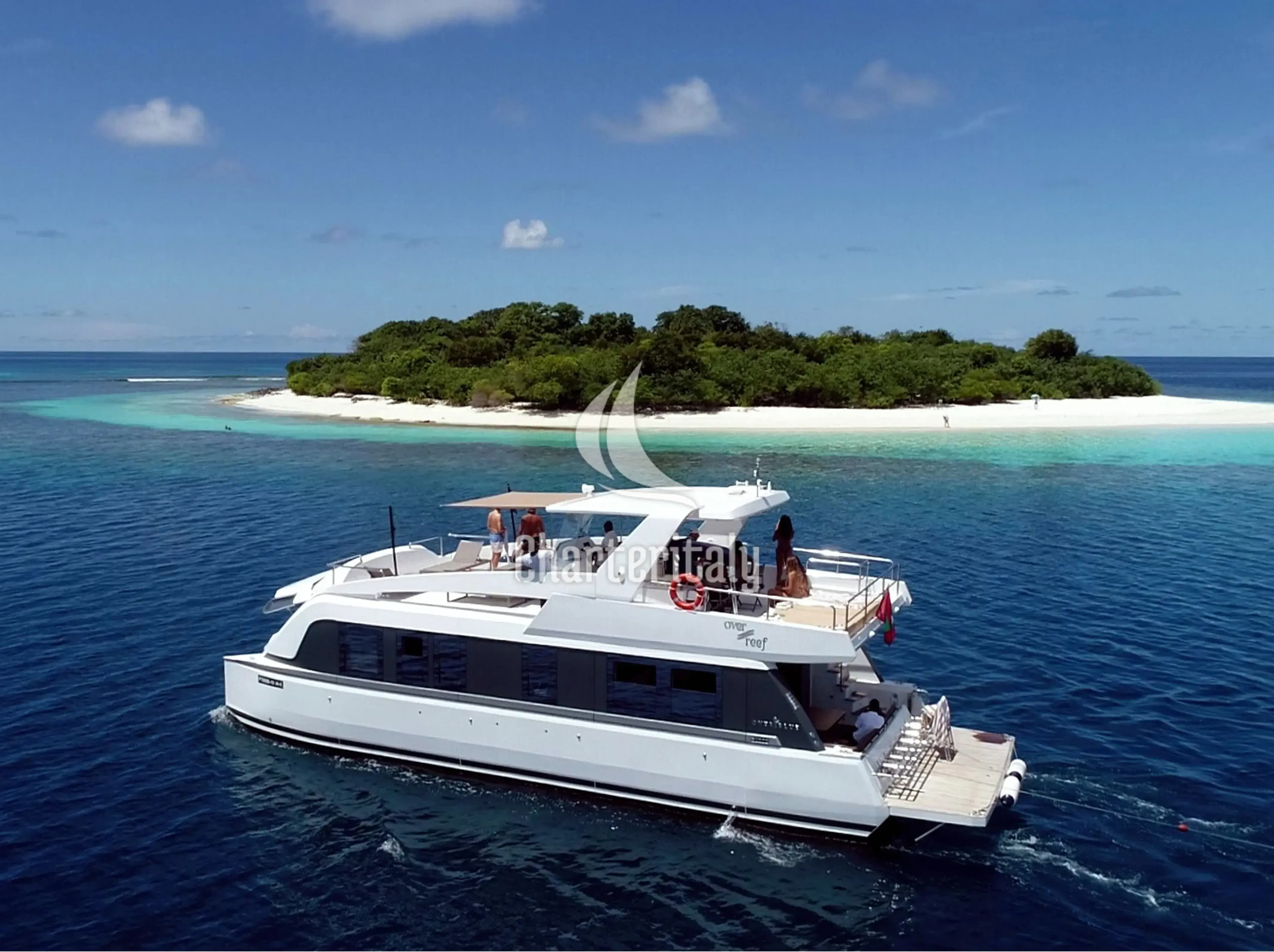 Power Catamaran - Over Reef - 7