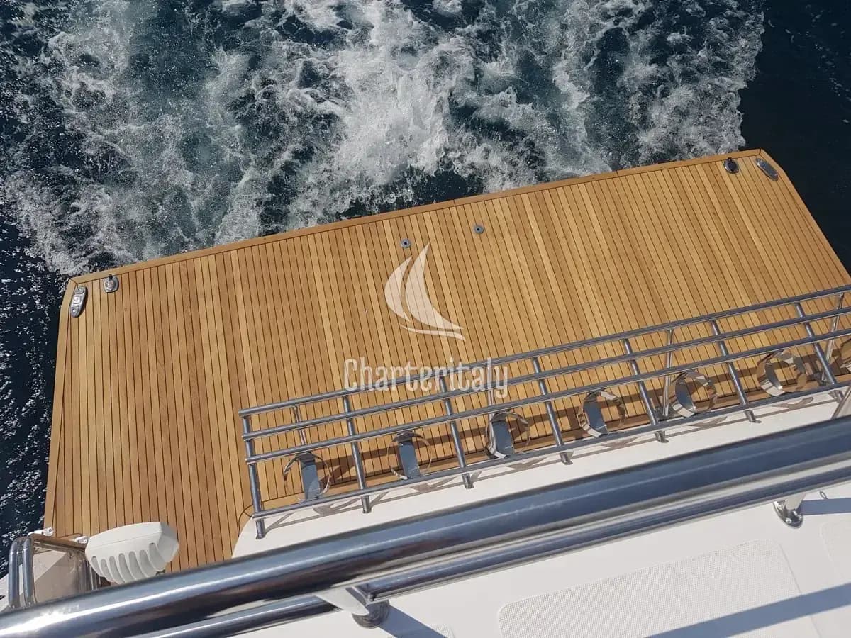 Power Catamaran - Over Reef - 16