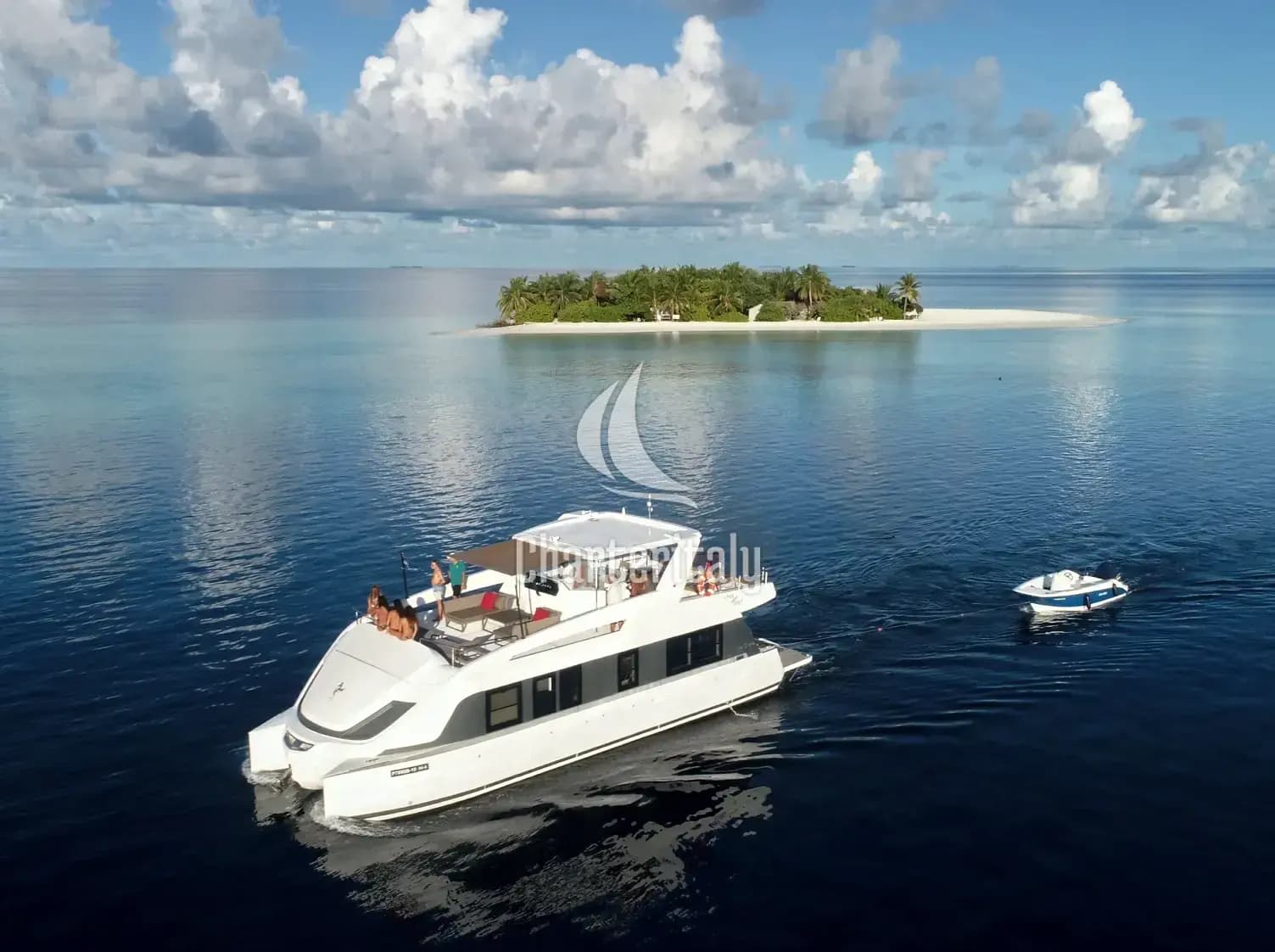 Power Catamaran - Over Reef - 10