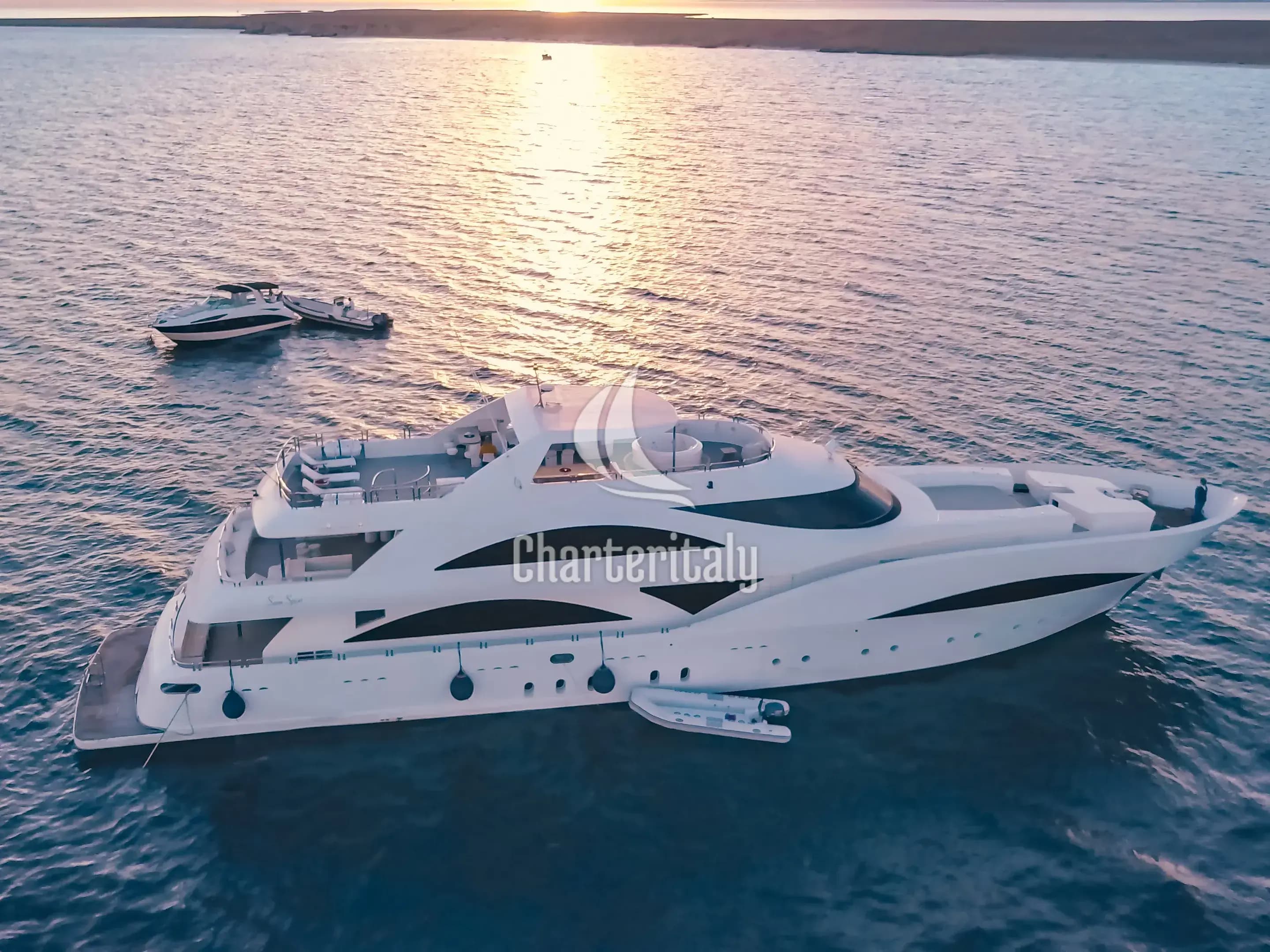 Luxury Motor Yacht - Seven Spices - 2