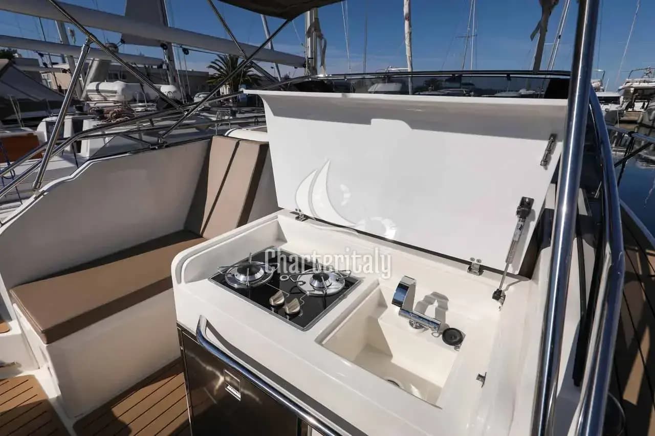 Nuva M9 Cabin - Babac - 8