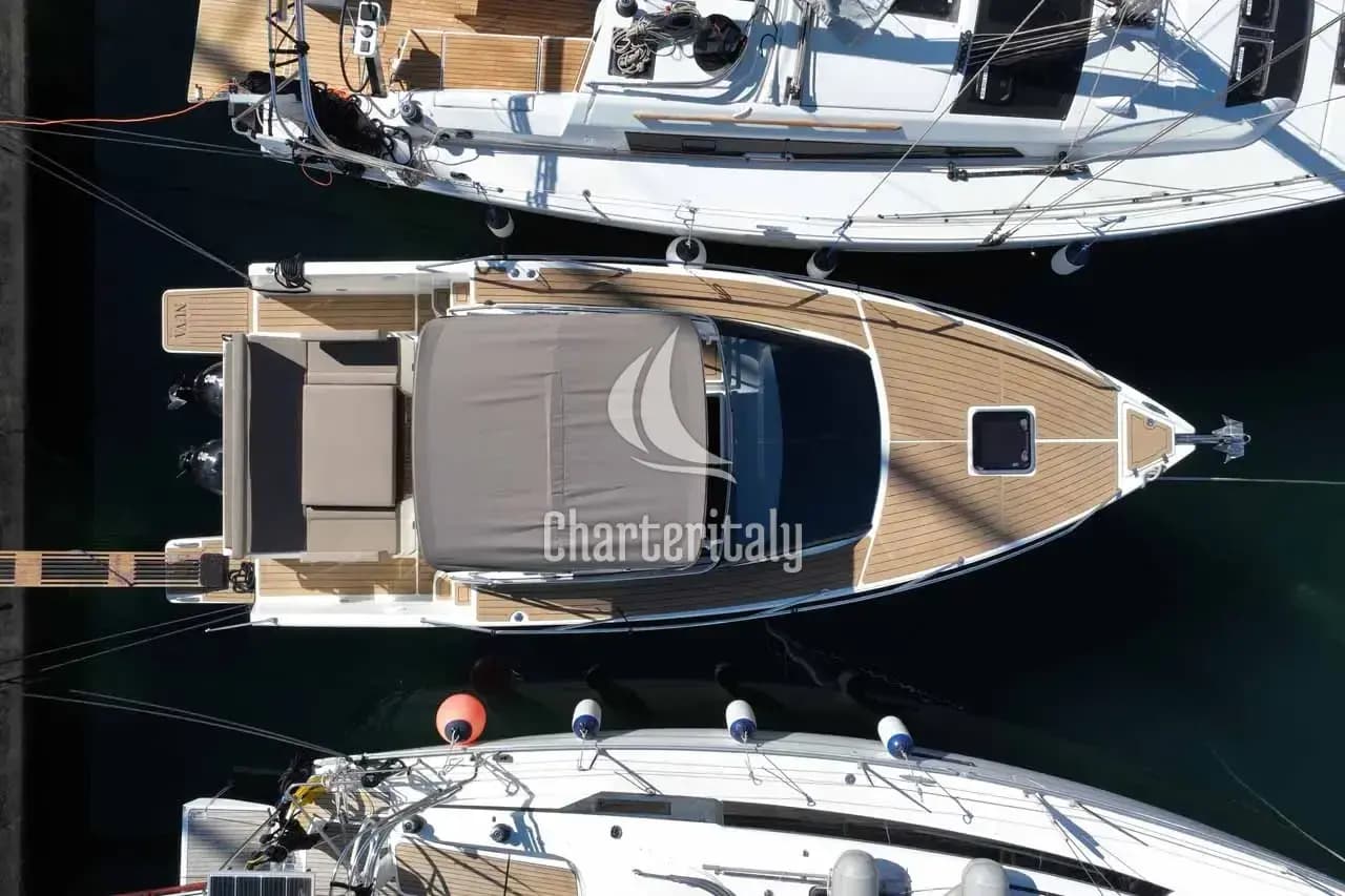 Nuva M9 Cabin - Babac - 1