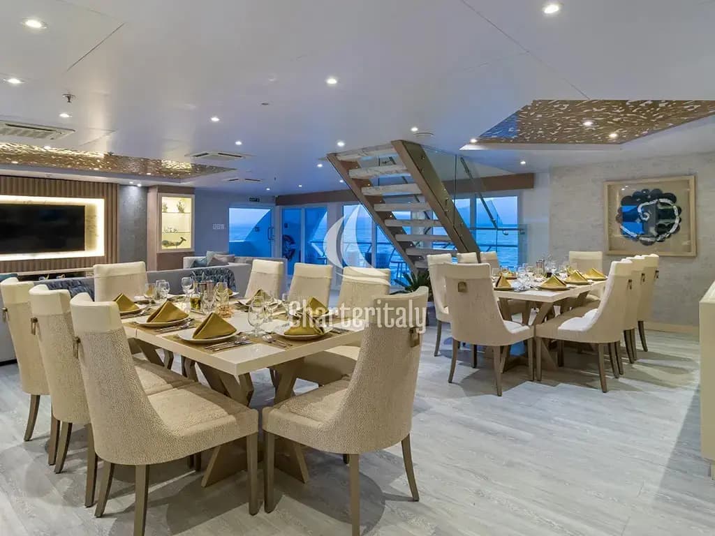Power Catamaran - Elite - Cabin 2 - 3