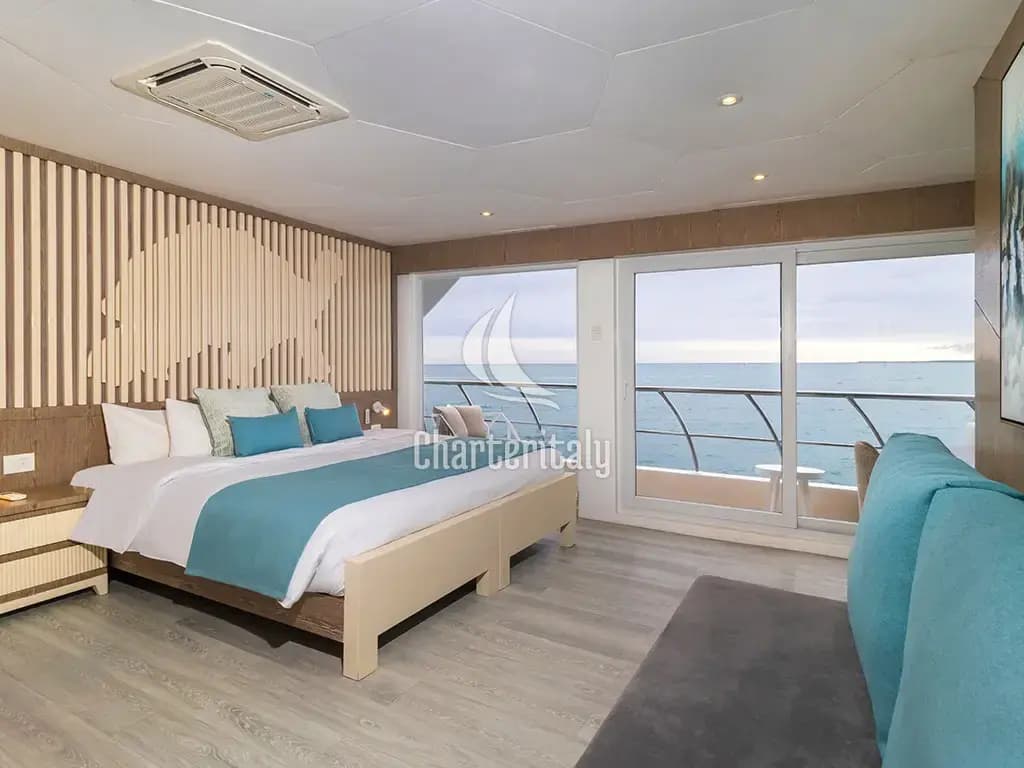 Power Catamaran - Elite - Cabin 2 - 1