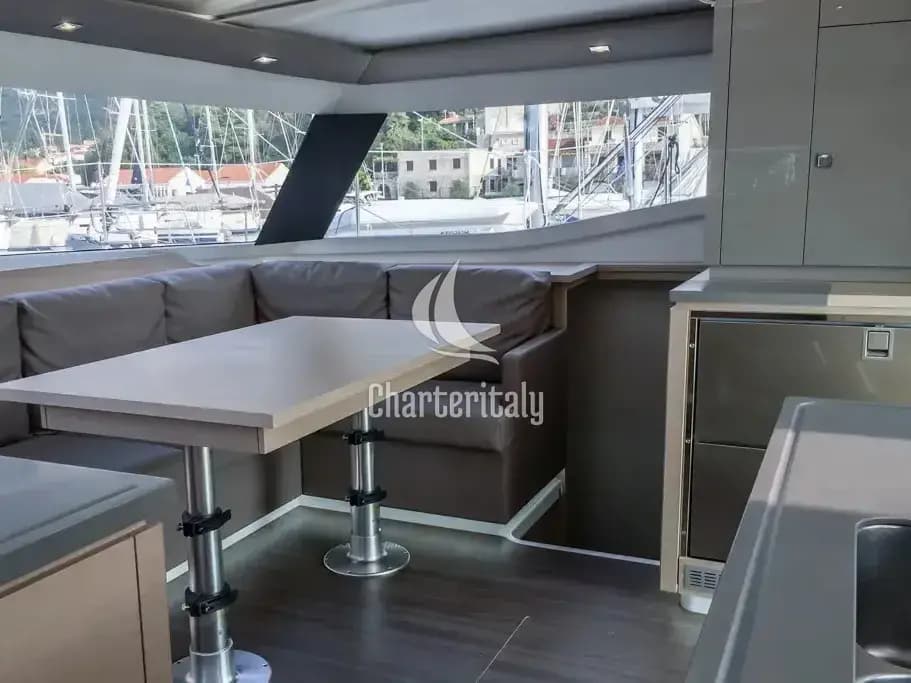 Helia 44 - Lounge - 19