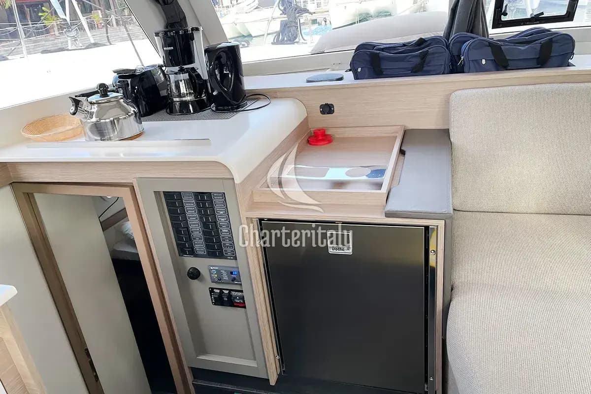 Fountaine Pajot Isla 40 - 4 cab. - Barnacle - 24