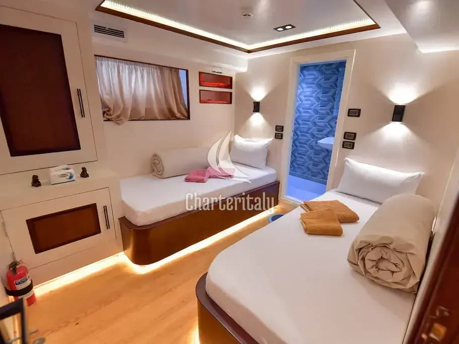 Luxury Motor Yacht - Comfort cabin upper deck 1 - 23