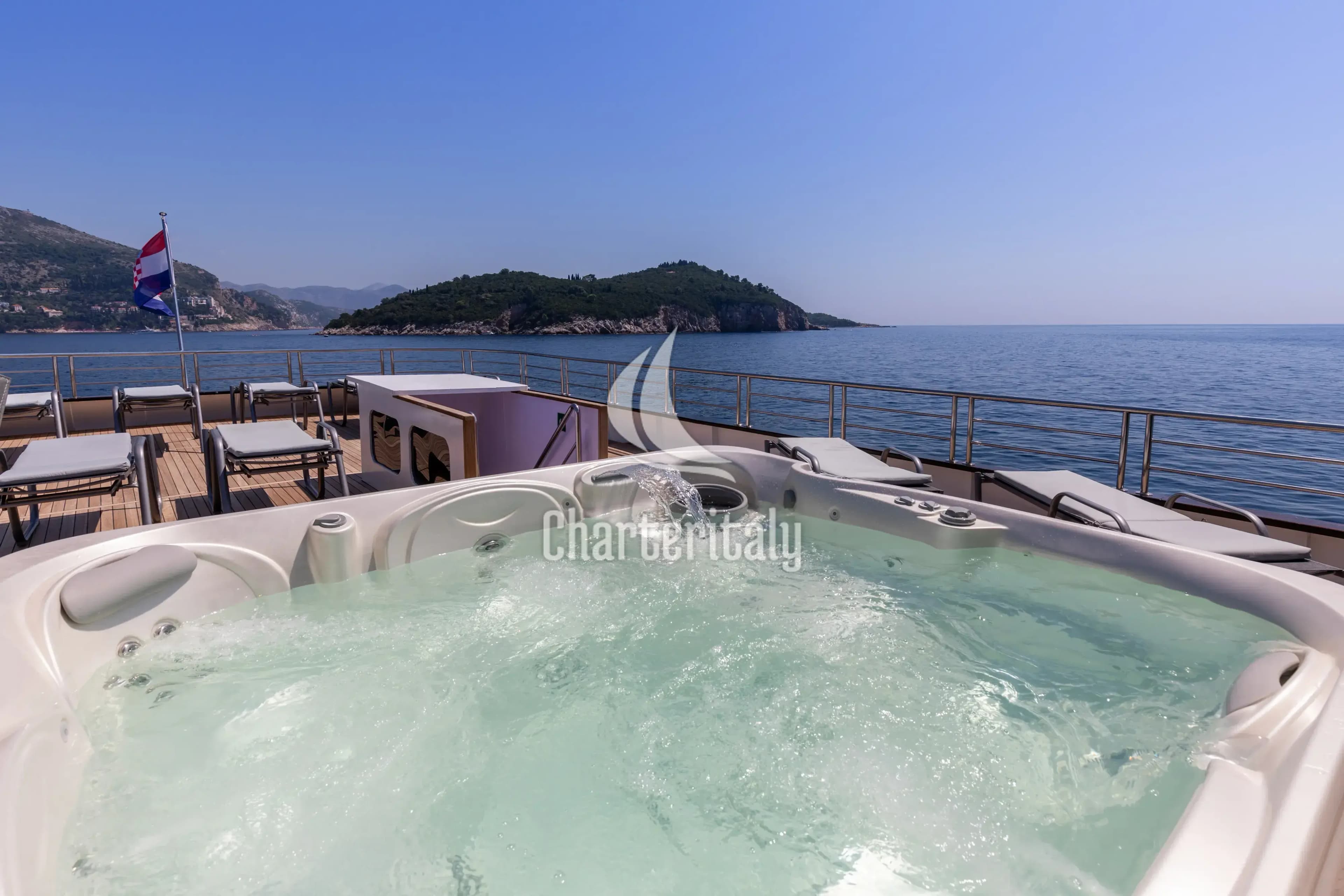 Luxury Motor Yacht - Antaris - 9