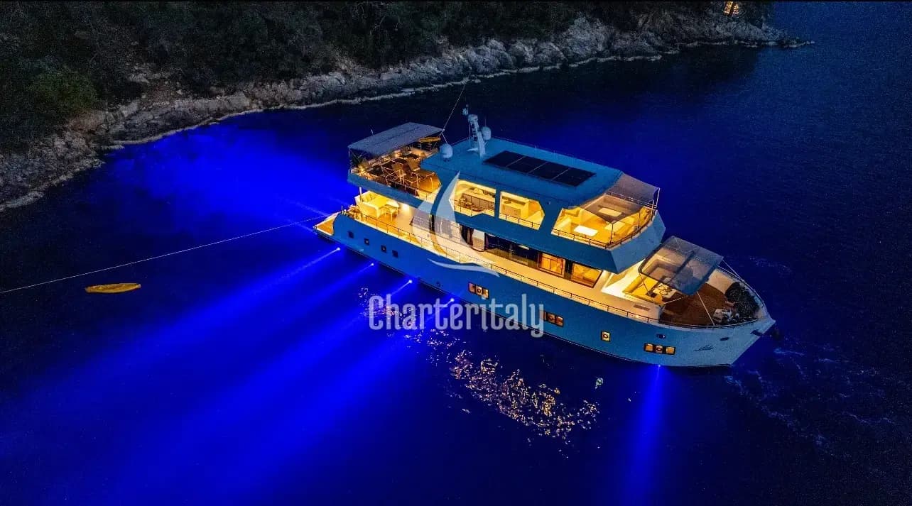 Motoryacht - Lila Trawler - 4