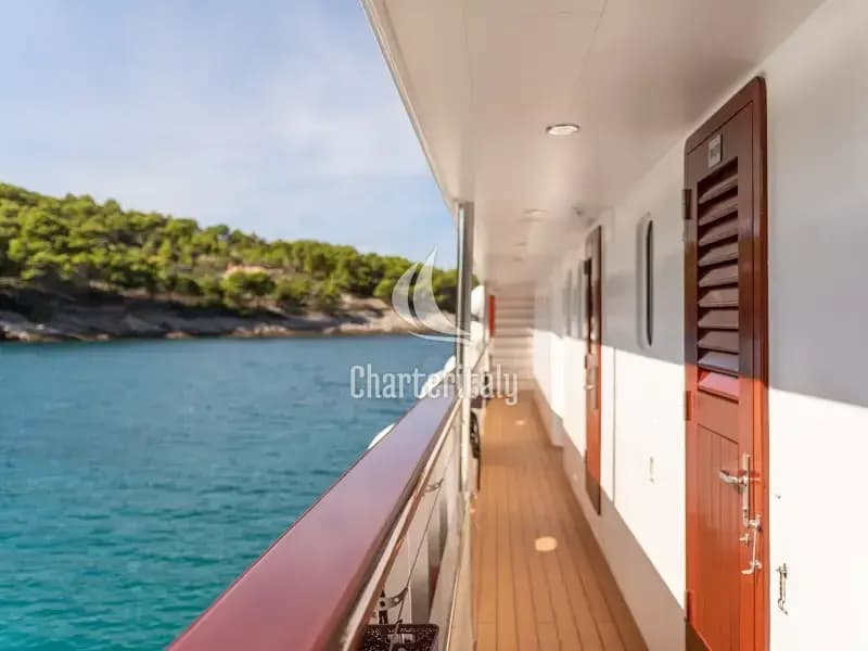 Motoryacht - Yolo - 22