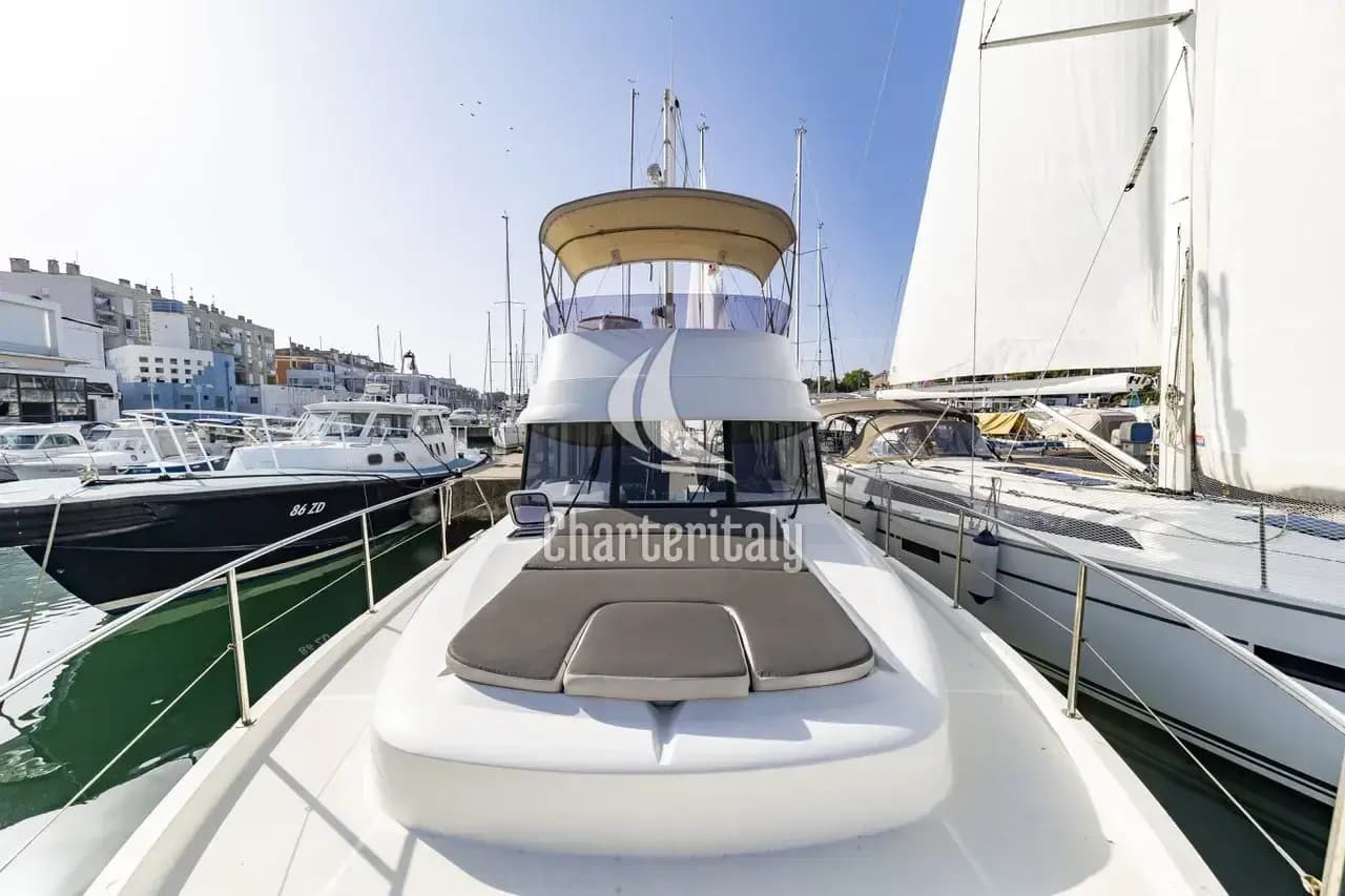 Swift Trawler 34 Fly - Blue Sky - 7