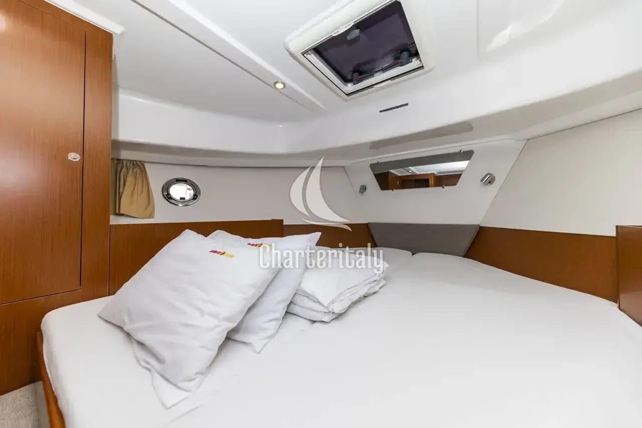 Swift Trawler 34 Fly - Blue Sky - 14