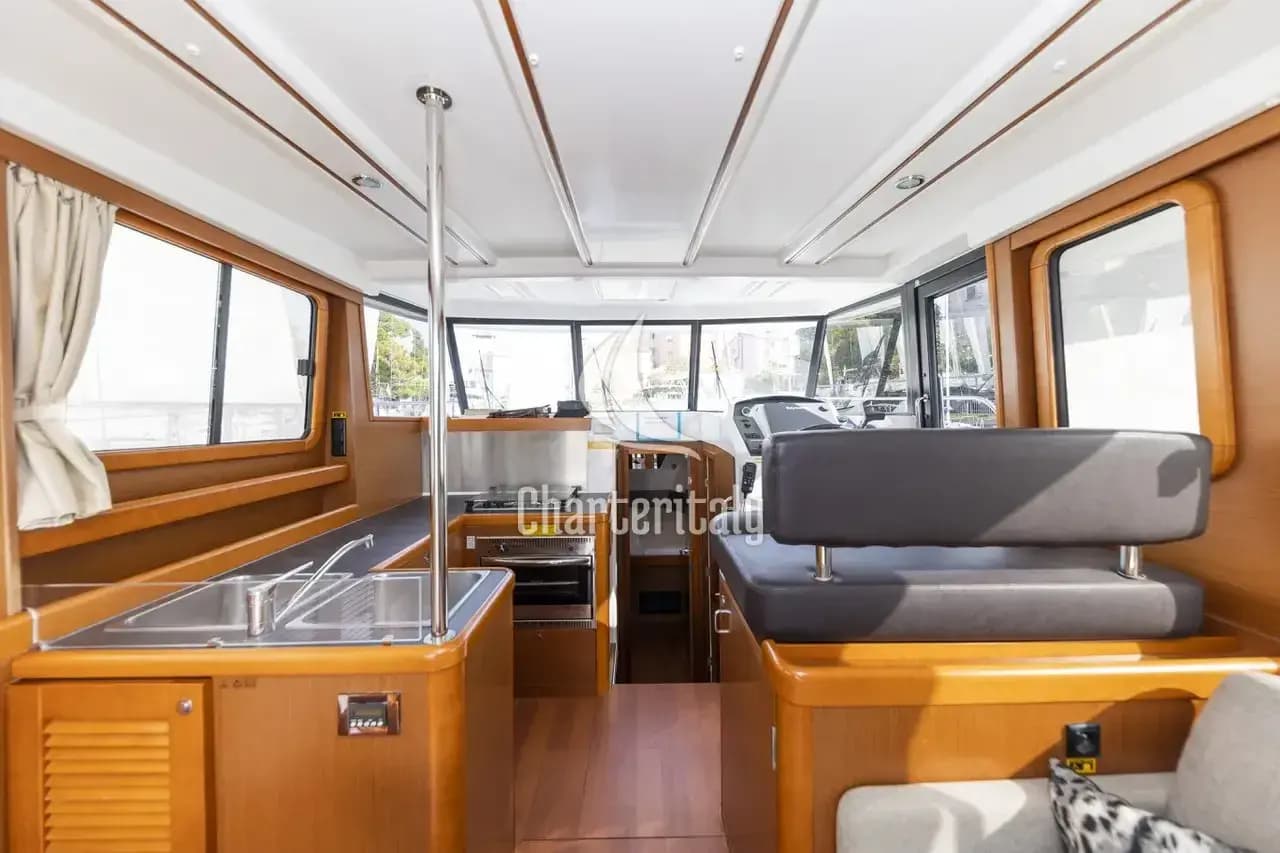 Swift Trawler 34 Fly - Blue Sky - 10