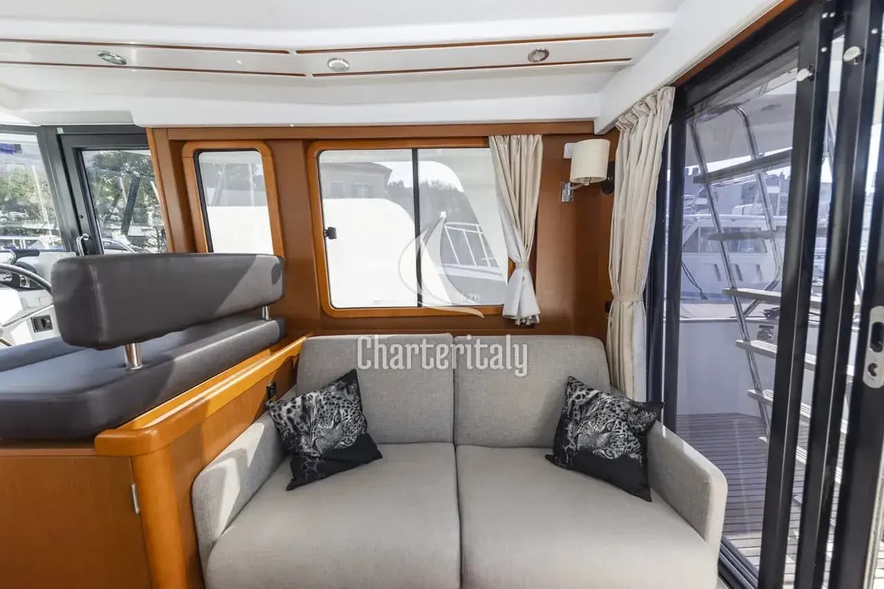 Swift Trawler 34 Fly - Blue Sky - 12