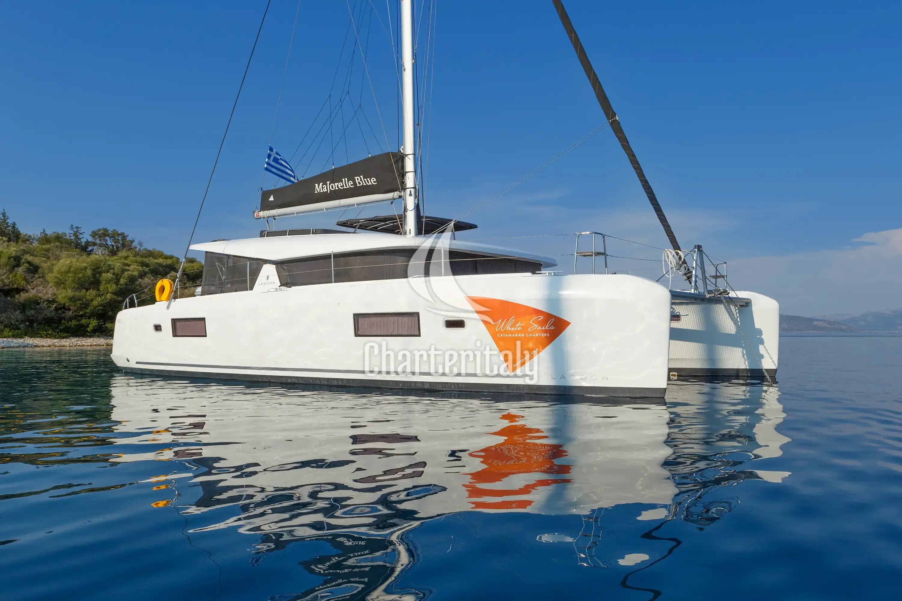 Lagoon 42 - Majorelle Blue | A/C generator watermaker - 4