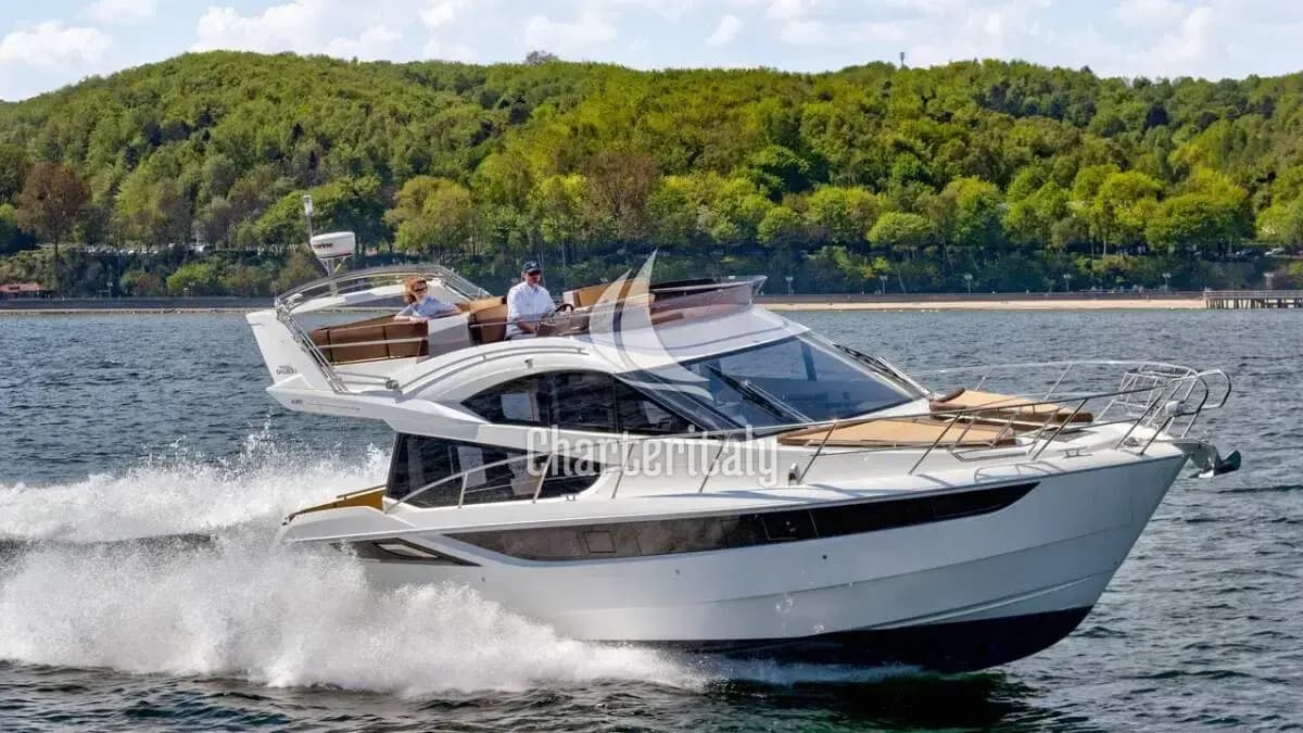 Galeon 420 Fly - Amber Blue - 1
