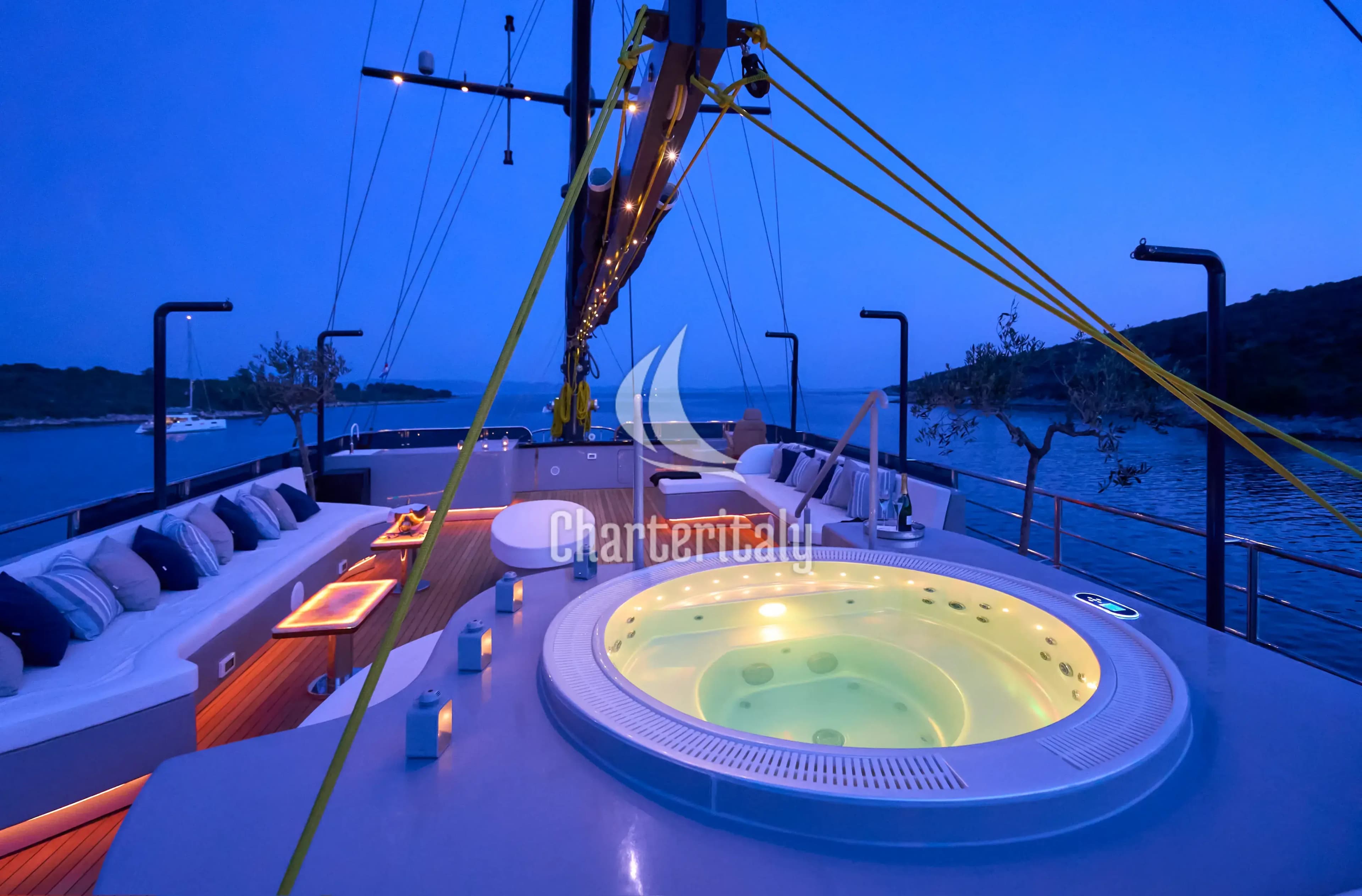 Luxury Sailing Yacht - Rara Avis - 12