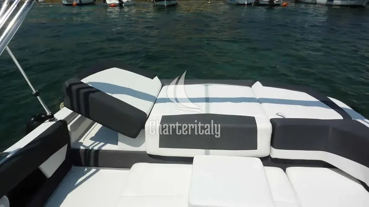 Four Winns H210 - Black Pearl - 12
