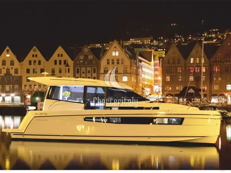 Platinum 989 - Platinum 989 Flybridge - 1