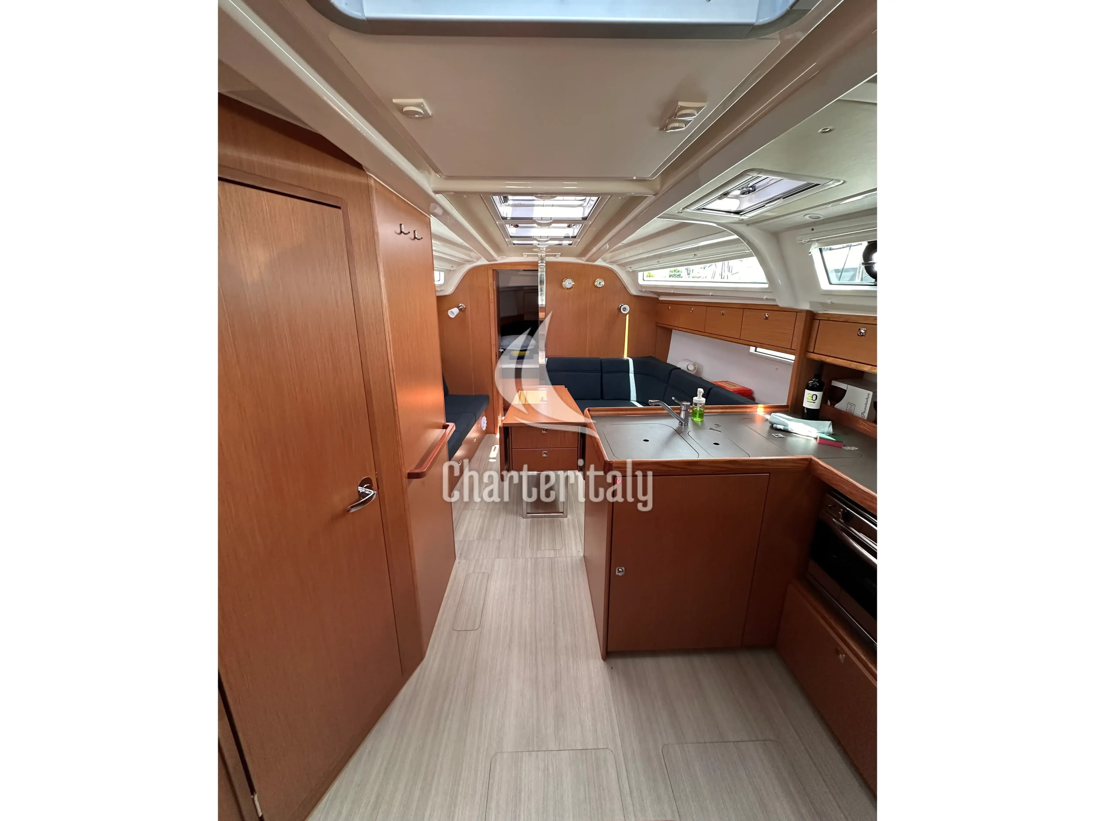 Bavaria Cruiser 37 - Crypto - 2