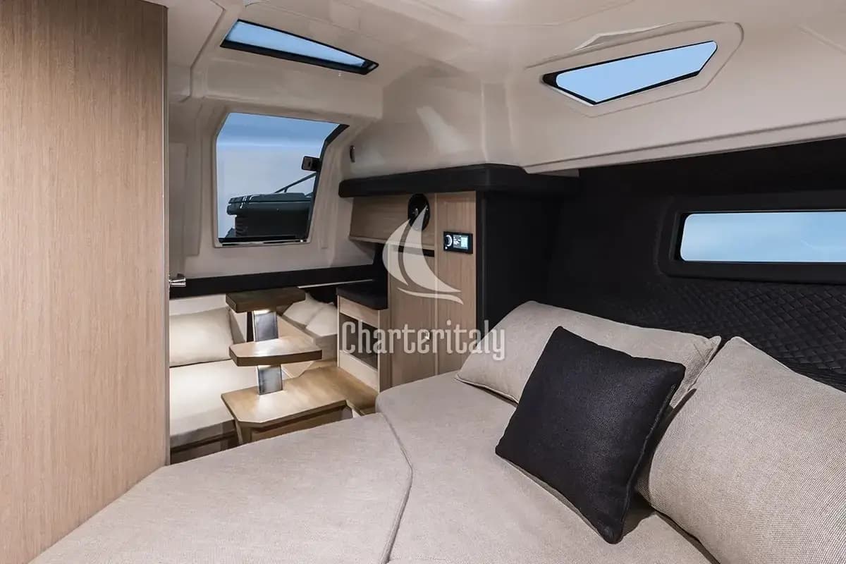 Cranchi E30 Endurance - Aurora - 5